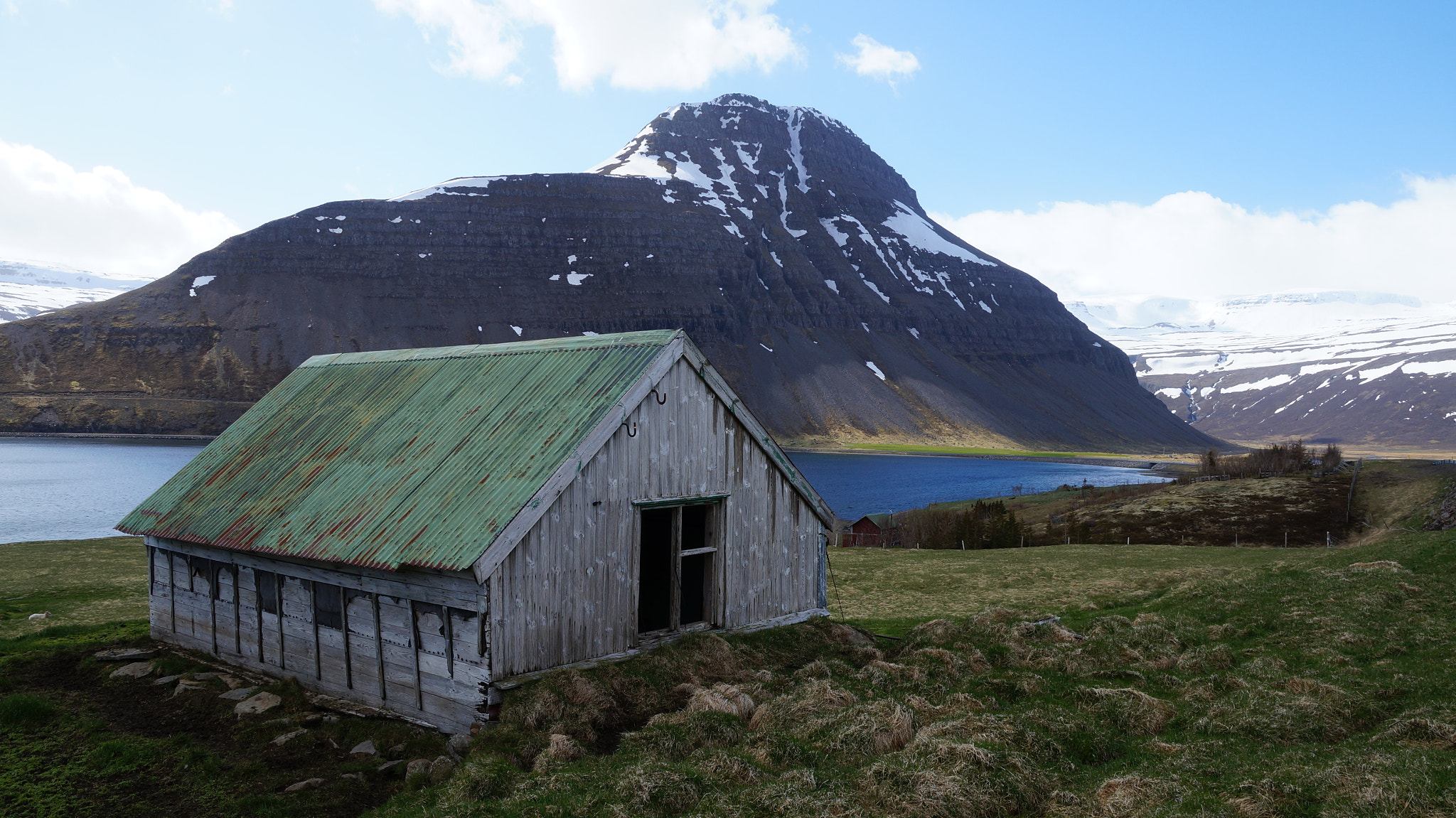 Sony DT 18-135mm F3.5-5.6 SAM sample photo. Abandoned farmhouse in iceland photography