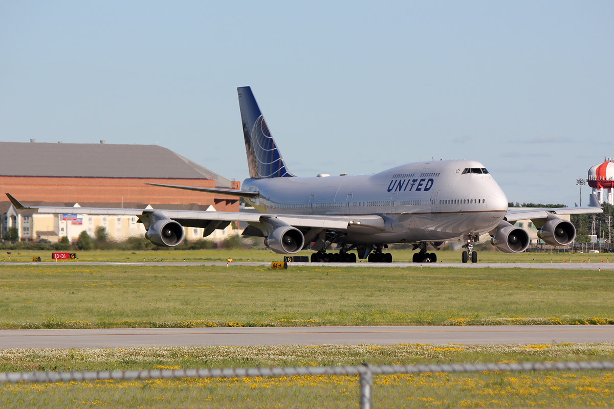 Canon EOS 550D (EOS Rebel T2i / EOS Kiss X4) sample photo. United airlines 747-400 photography