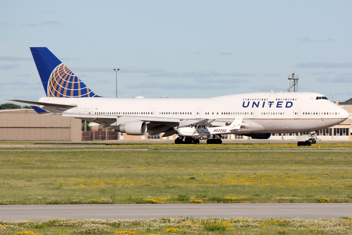 Canon EOS 550D (EOS Rebel T2i / EOS Kiss X4) sample photo. United airlines 747-400 photography