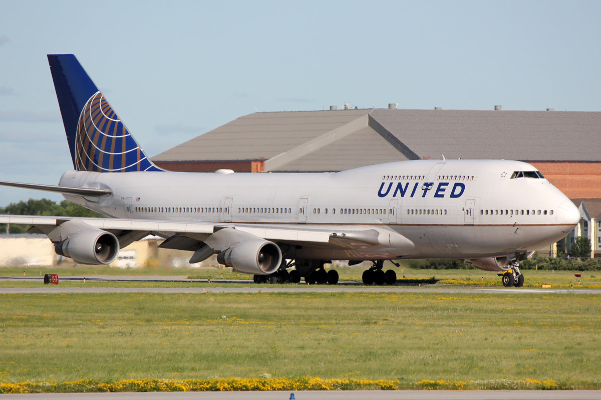 Canon EOS 550D (EOS Rebel T2i / EOS Kiss X4) sample photo. United airlines 747-400 photography