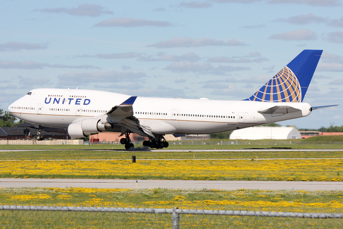Canon EOS 550D (EOS Rebel T2i / EOS Kiss X4) sample photo. United airlines 747-400 photography
