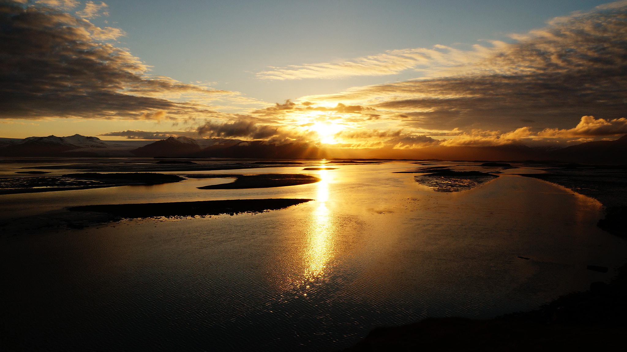 Sony DT 18-135mm F3.5-5.6 SAM sample photo. Midnight sunset in iceland photography