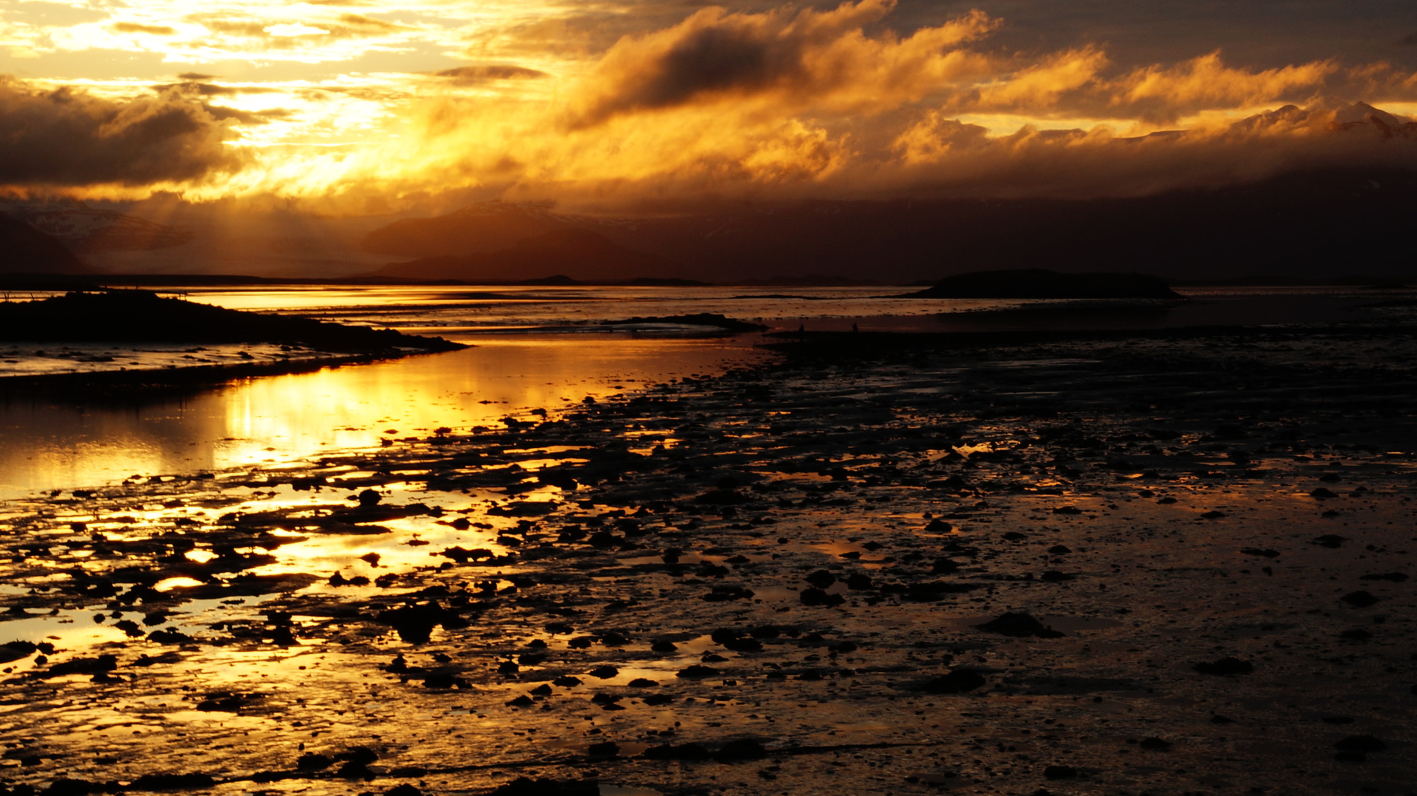 Sony DT 18-135mm F3.5-5.6 SAM sample photo. Midnight sun in iceland photography