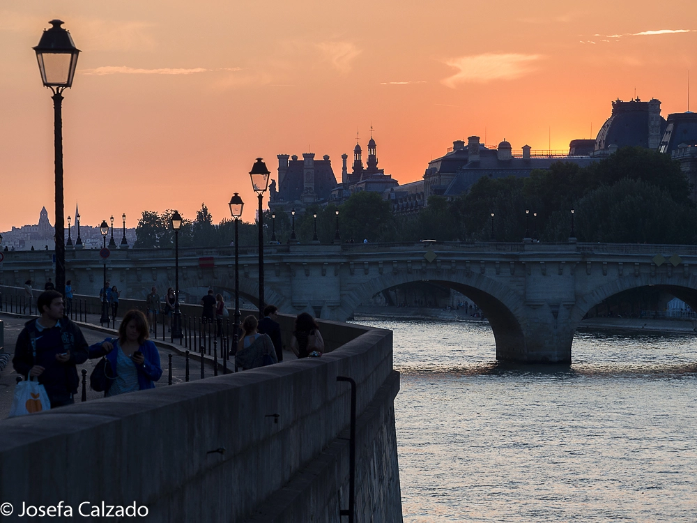 Tamron 14-150mm F3.5-5.8 Di III sample photo. Atardecer sobre el puente del arzobispado, parís photography