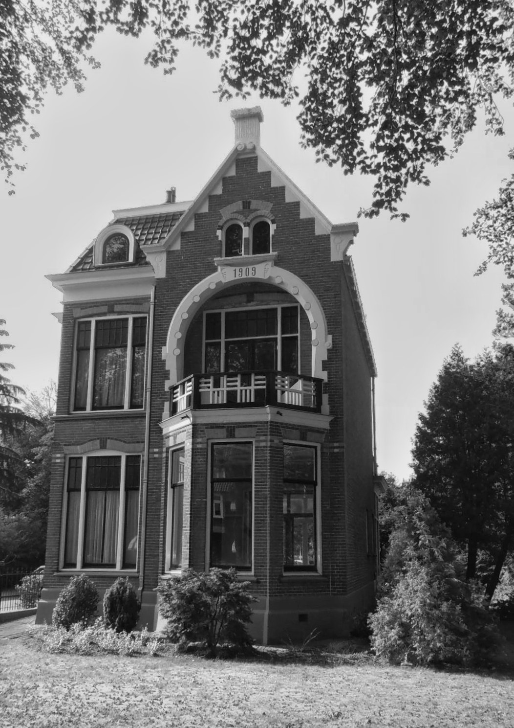 Olympus VR310,D720 sample photo. House of dutch poet j.c. bloem photography