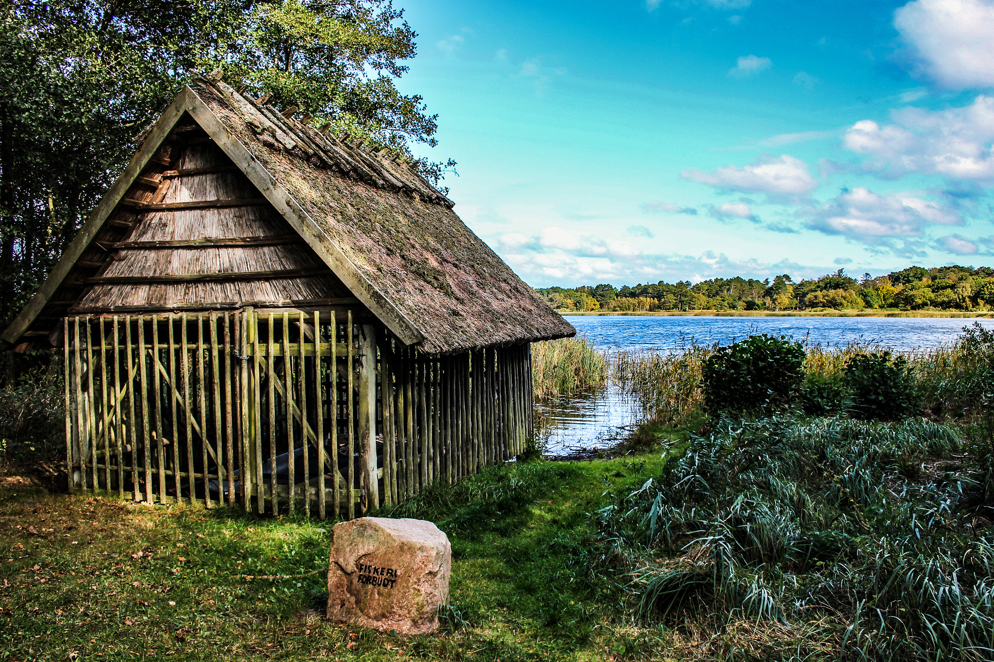Canon EF-S 18-55mm F3.5-5.6 II sample photo. Fiskeri forbudt  photography