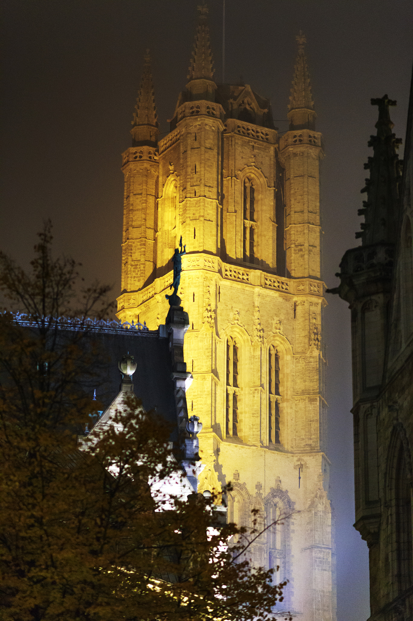 Canon EOS 6D + Canon EF 100mm F2.0 USM sample photo. Gent at night photography