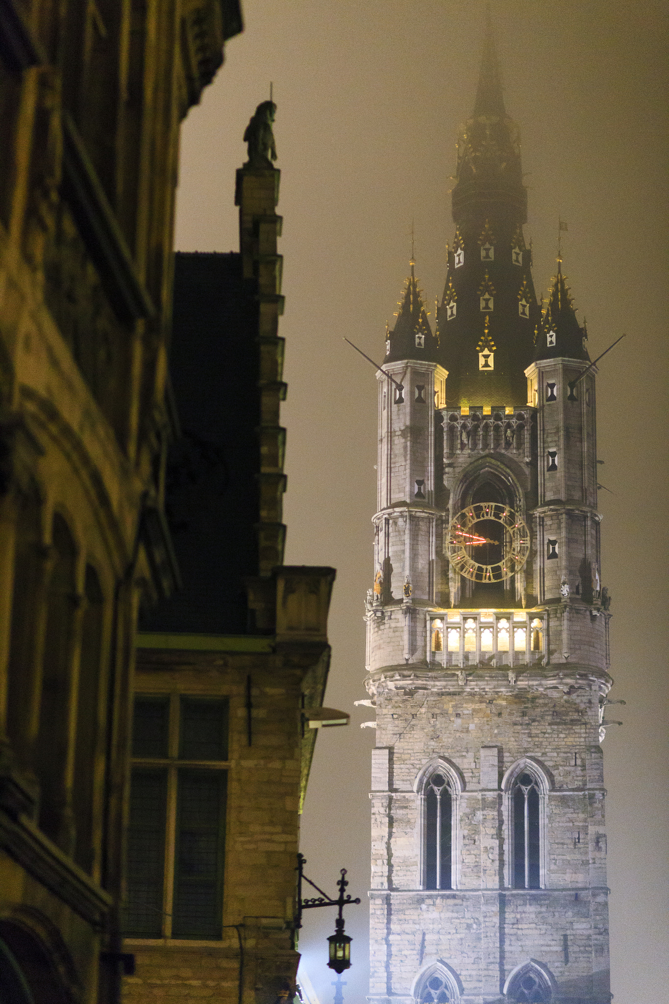 Canon EOS 6D + Canon EF 100mm F2.0 USM sample photo. Gent at night photography