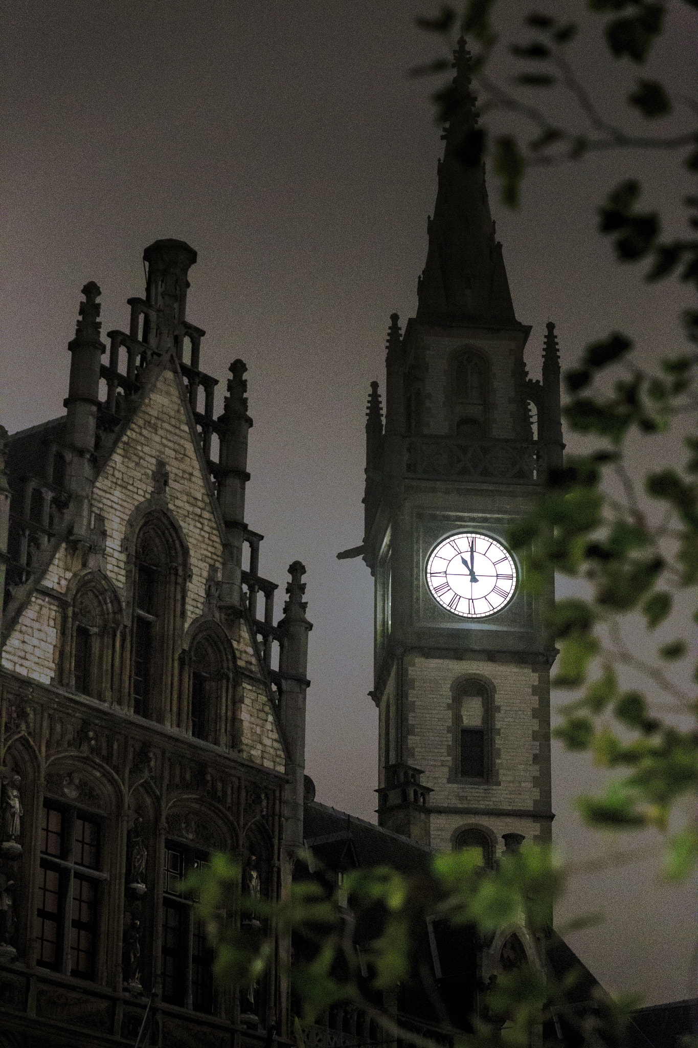 Canon EOS 6D + Canon EF 100mm F2.0 USM sample photo. Gent at night photography