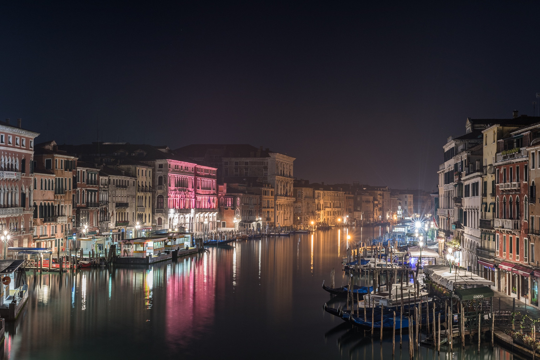 Nikon D500 + Sigma 35mm F1.4 DG HSM Art sample photo. Venezia, italy by night. rialto bridge photography