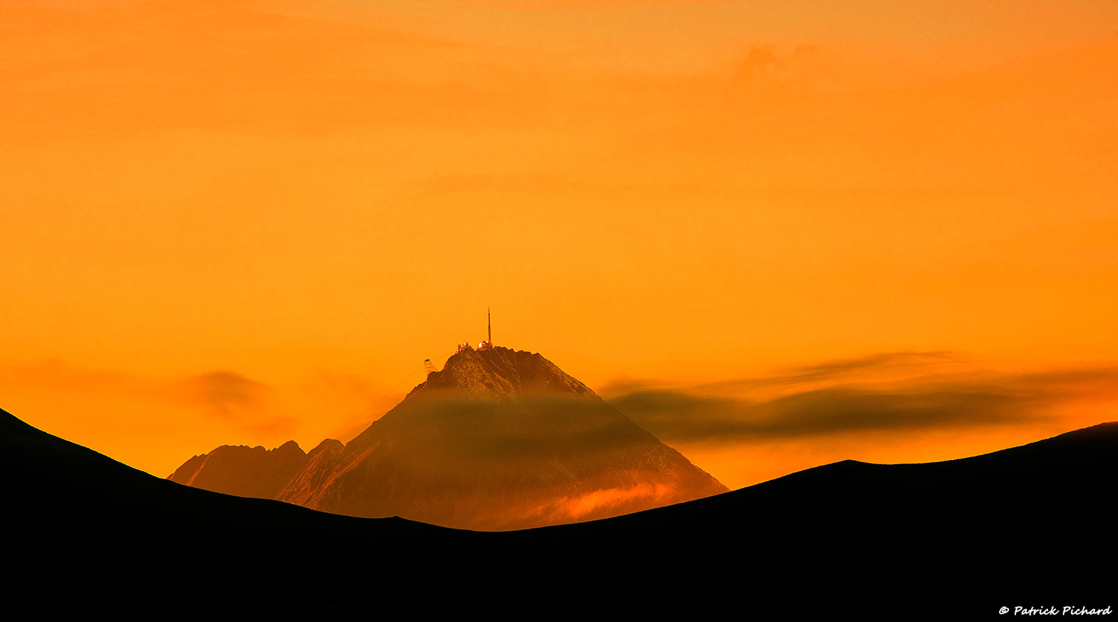 AF Nikkor 180mm f/2.8 IF-ED sample photo. Sunset over pic du midi de bigorre photography