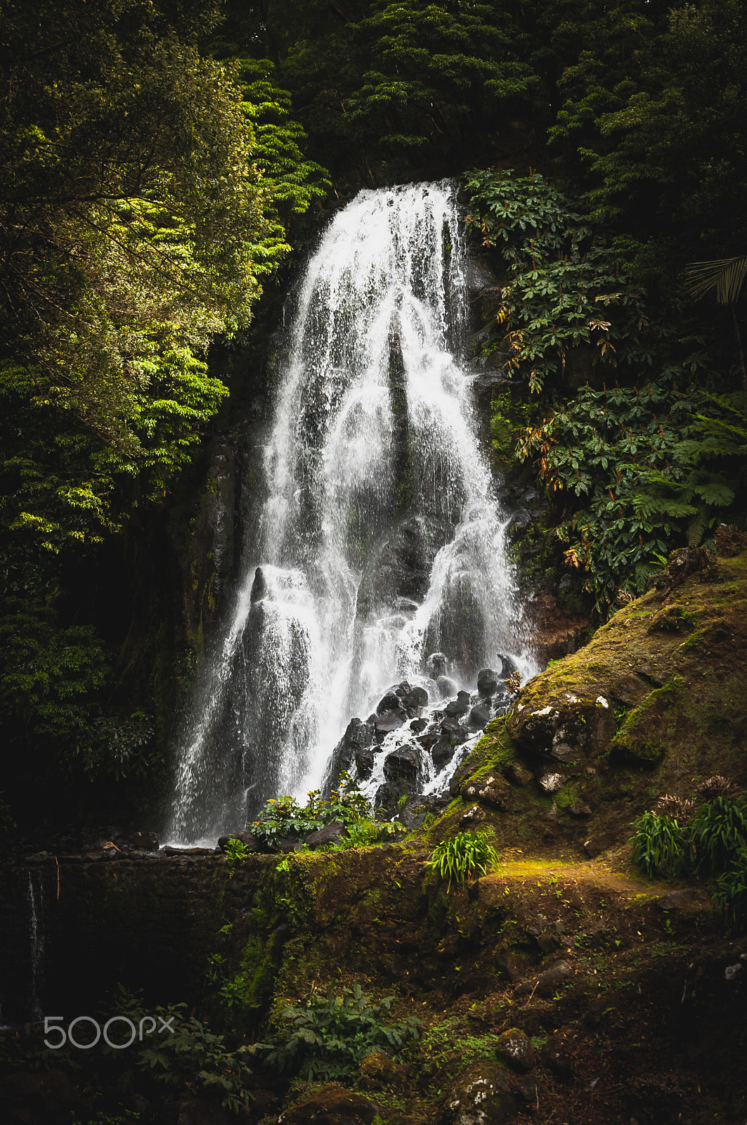 Nikon D40 + Sigma 18-50mm F2.8 EX DC Macro sample photo. Waterfall photography