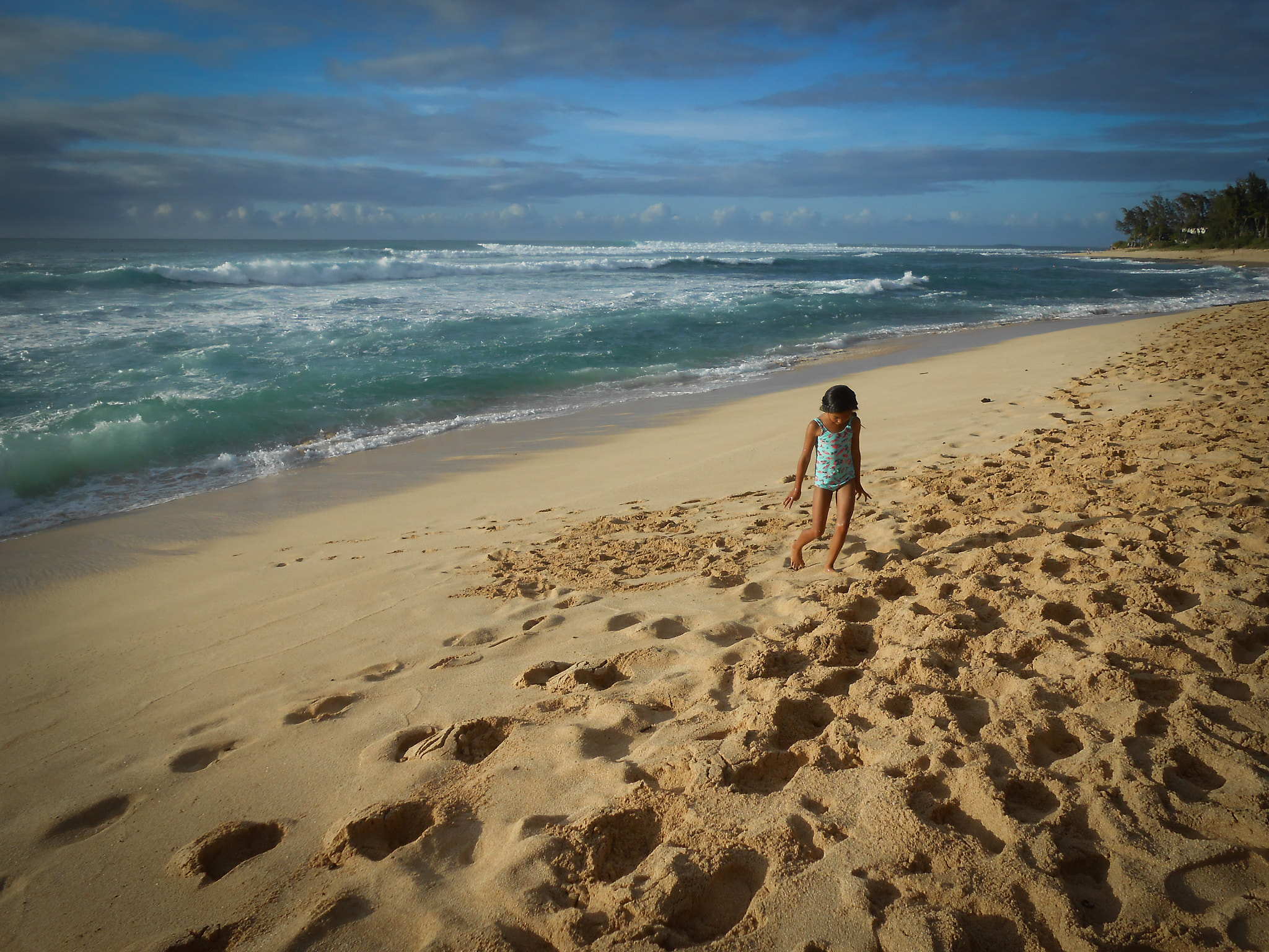 Nikon COOLPIX S3200 sample photo. Little girl on the beach photography