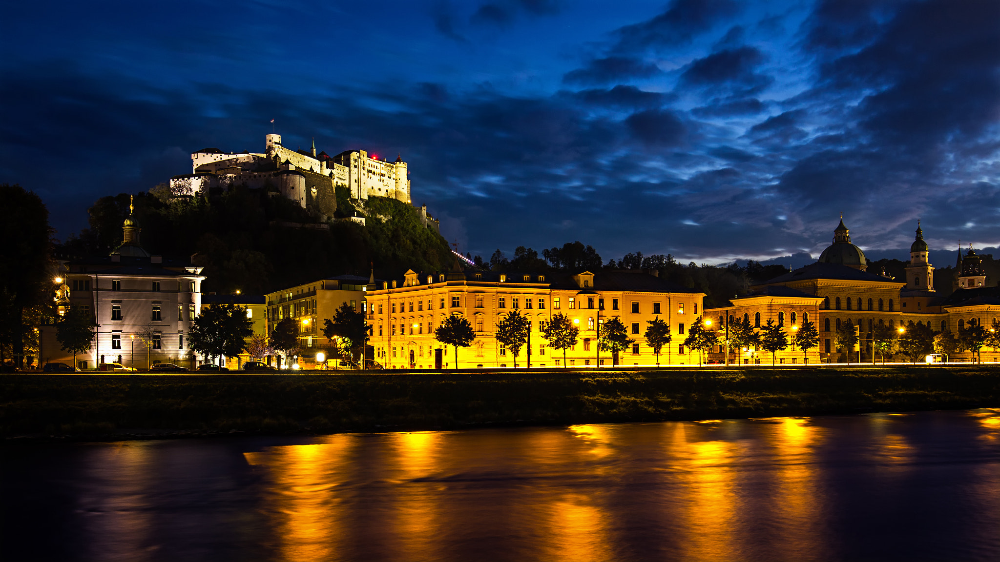 Canon EF 16-35mm F4L IS USM sample photo. Salzburg at night photography