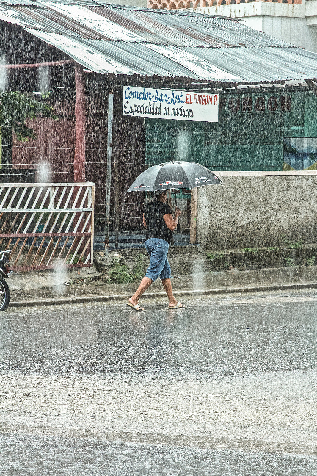 Canon EOS 7D + Canon EF 24-85mm F3.5-4.5 USM sample photo. Rio san juan under the rain photography