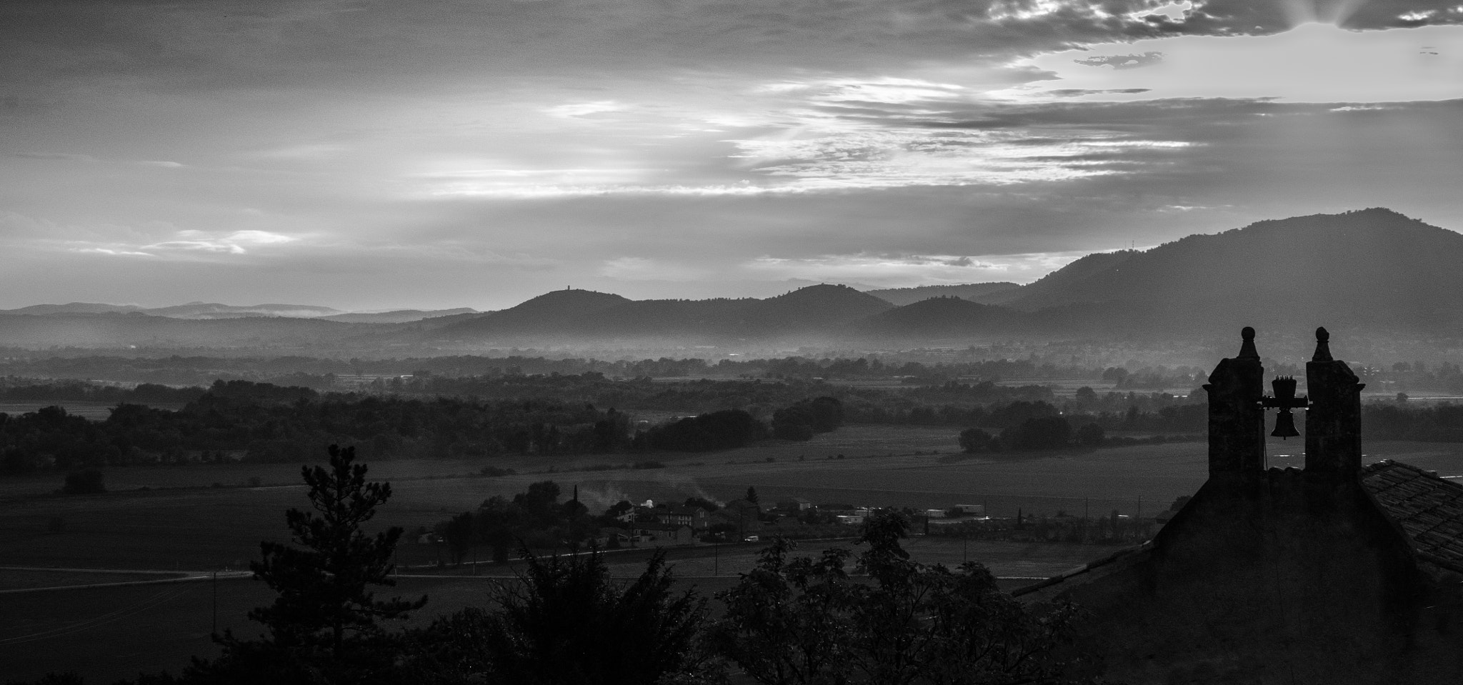 Pentax K-r + Pentax smc DA 55-300mm F4.0-5.8 ED sample photo. B&w photography