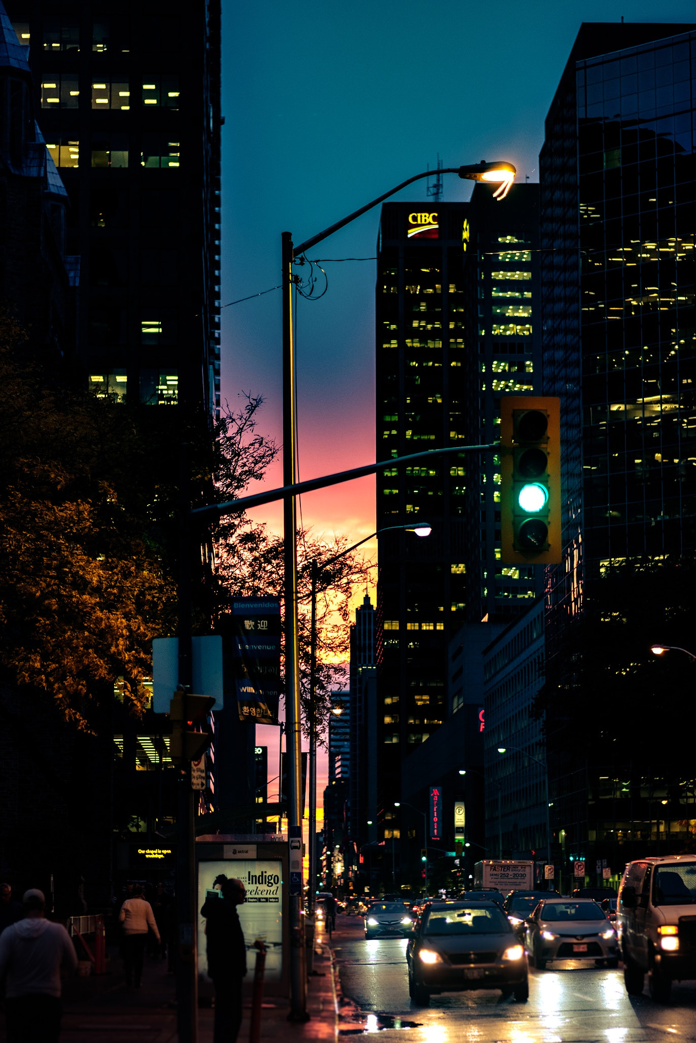 Fujifilm X-T2 + Fujifilm XF 56mm F1.2 R APD sample photo. Downtown sunset photography