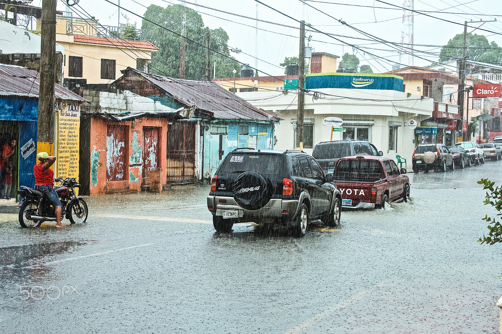 Canon EOS 7D + Canon EF 24-85mm F3.5-4.5 USM sample photo. Rio san juan under the rain photography