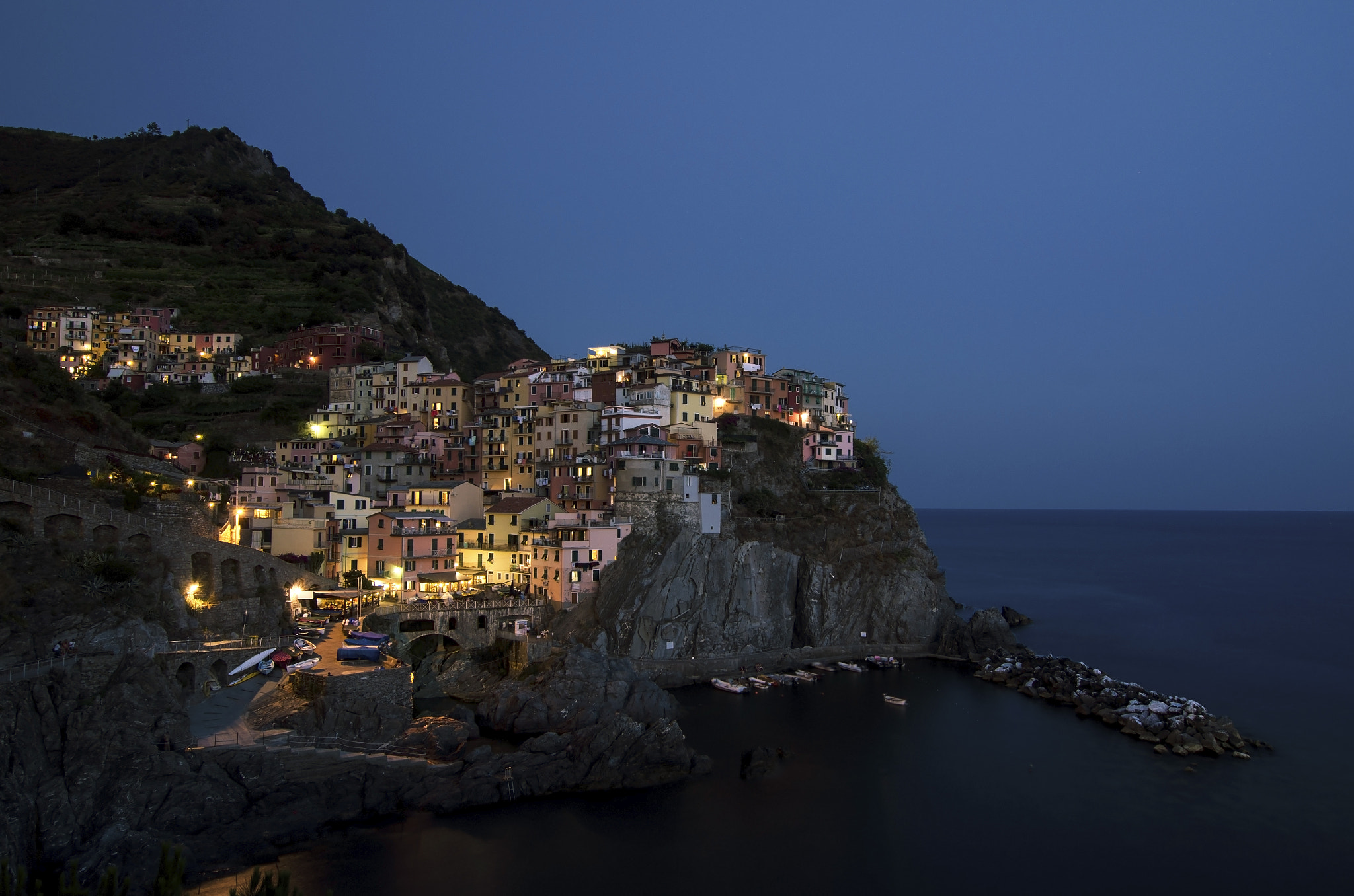 Tokina AT-X Pro 12-24mm F4 (IF) DX sample photo. Manarola in the evening photography