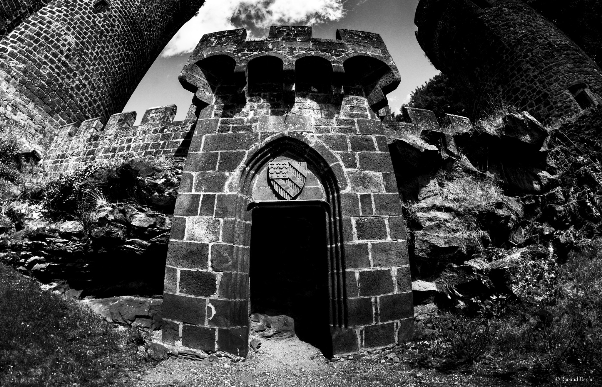 Samyang 8mm F3.5 Aspherical IF MC Fisheye sample photo. La porte. photography