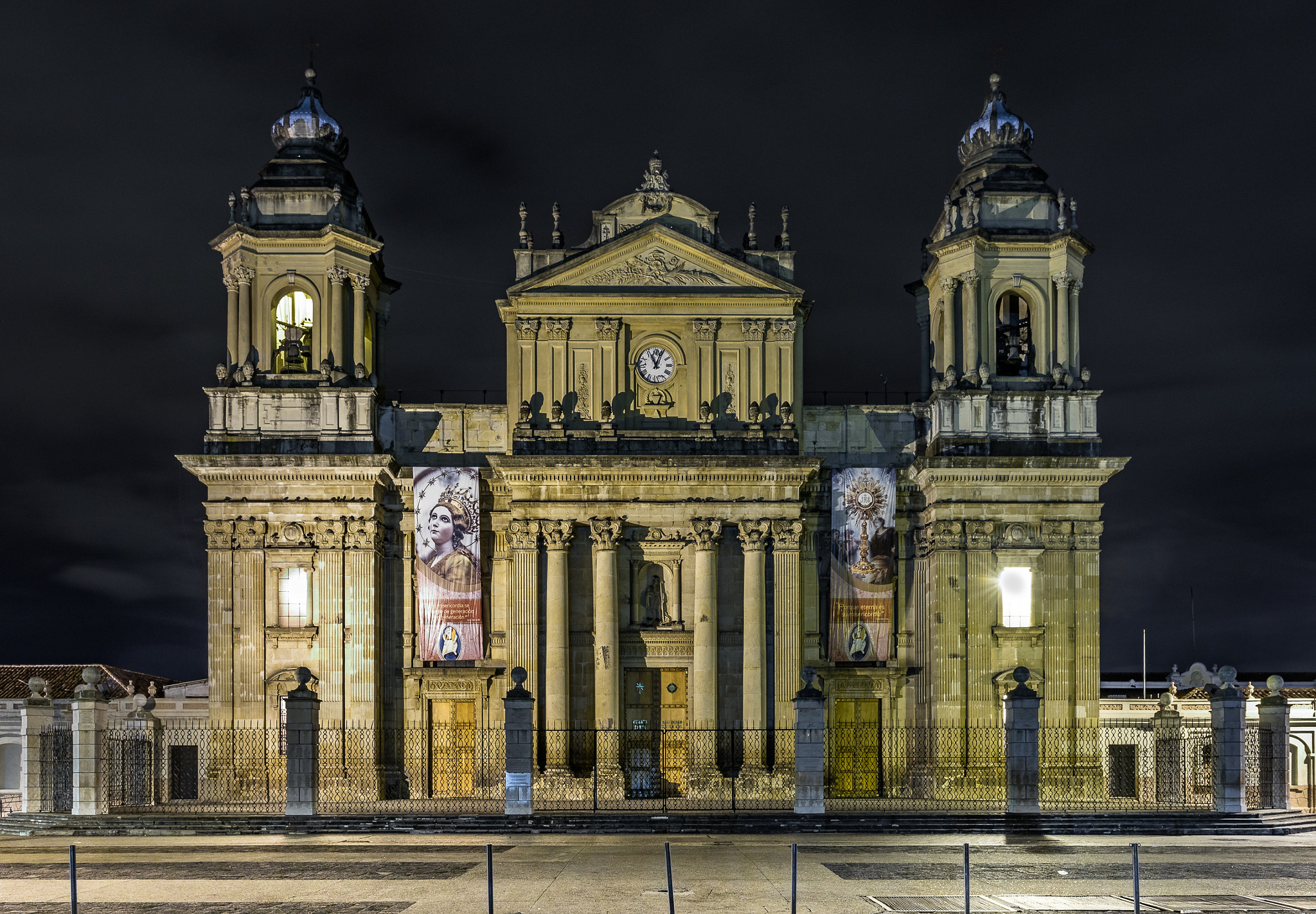 Sigma 18-35mm f/1.8 DC HSM sample photo. Catedral metropolitana, ciudad de guatemala photography