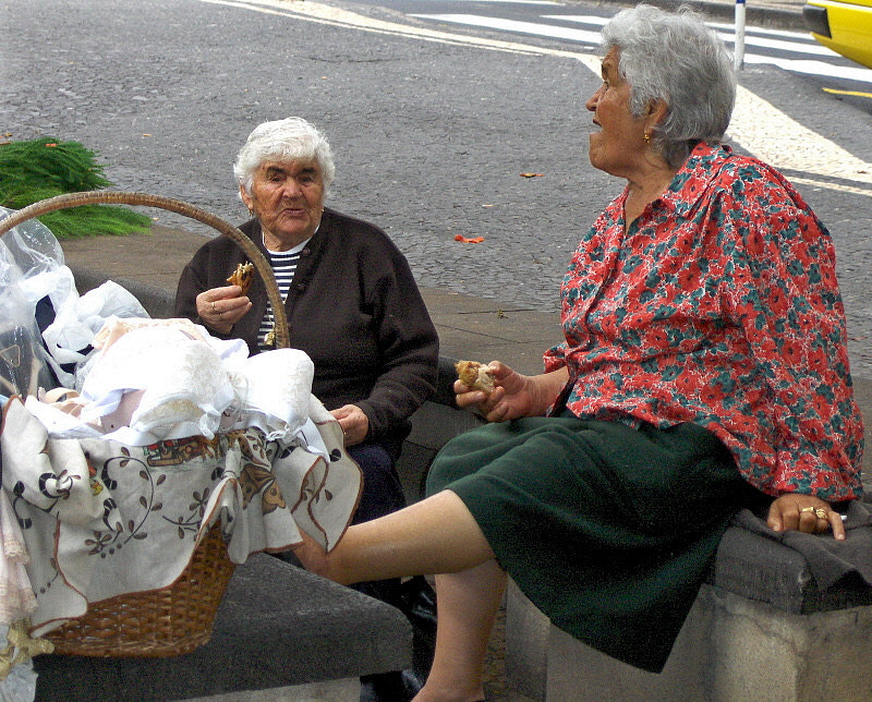 HP PHOTOSMART R927  (V01.00) sample photo. The flower ladies photography