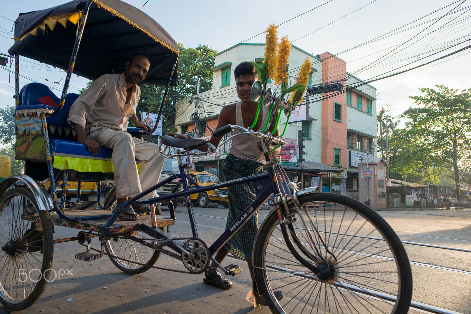 Nikon D800E + Nikon AF-S Nikkor 24mm F1.8G ED sample photo. Sunrise taxi photography