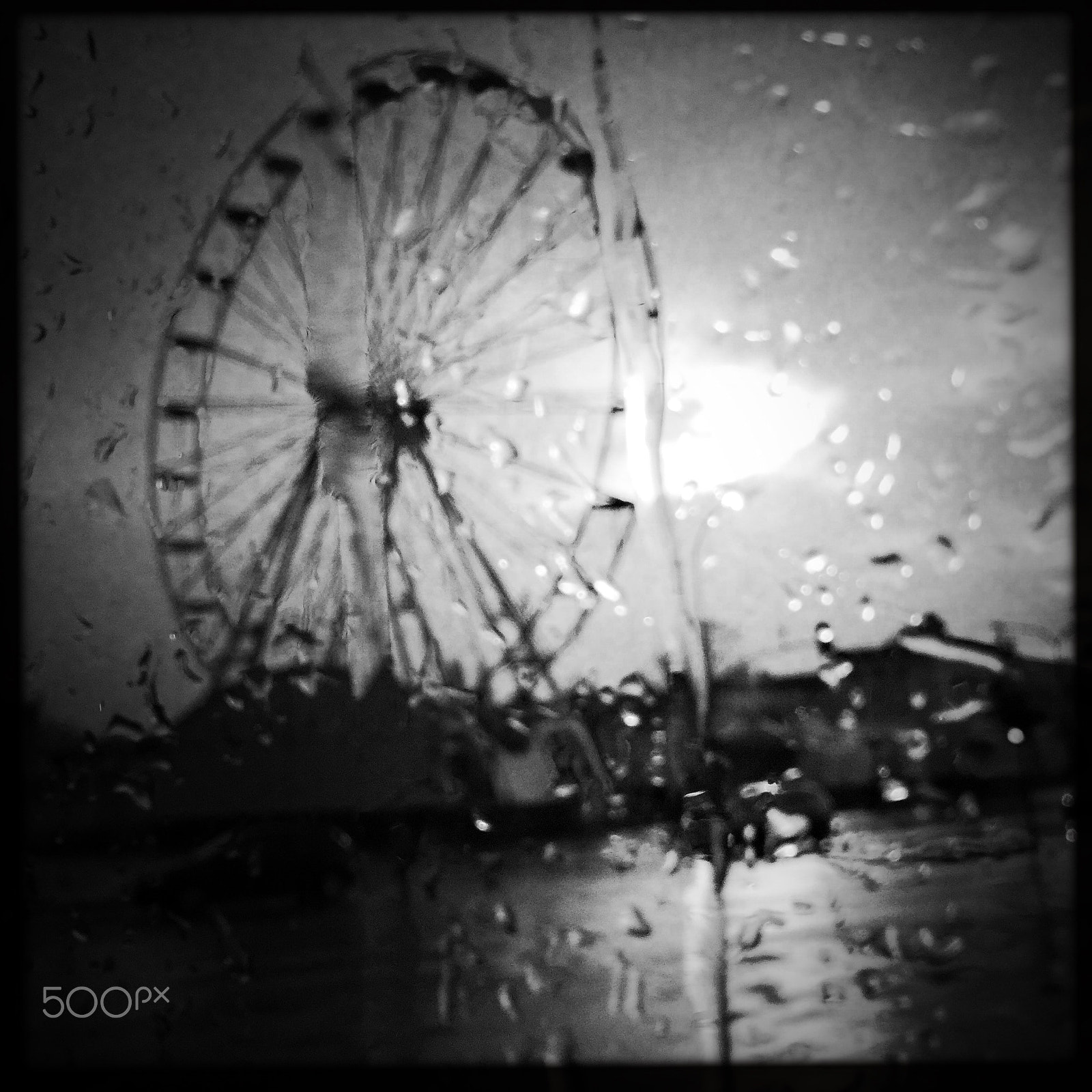 Hipstamatic 310 sample photo. Ferris wheel in the rain photography