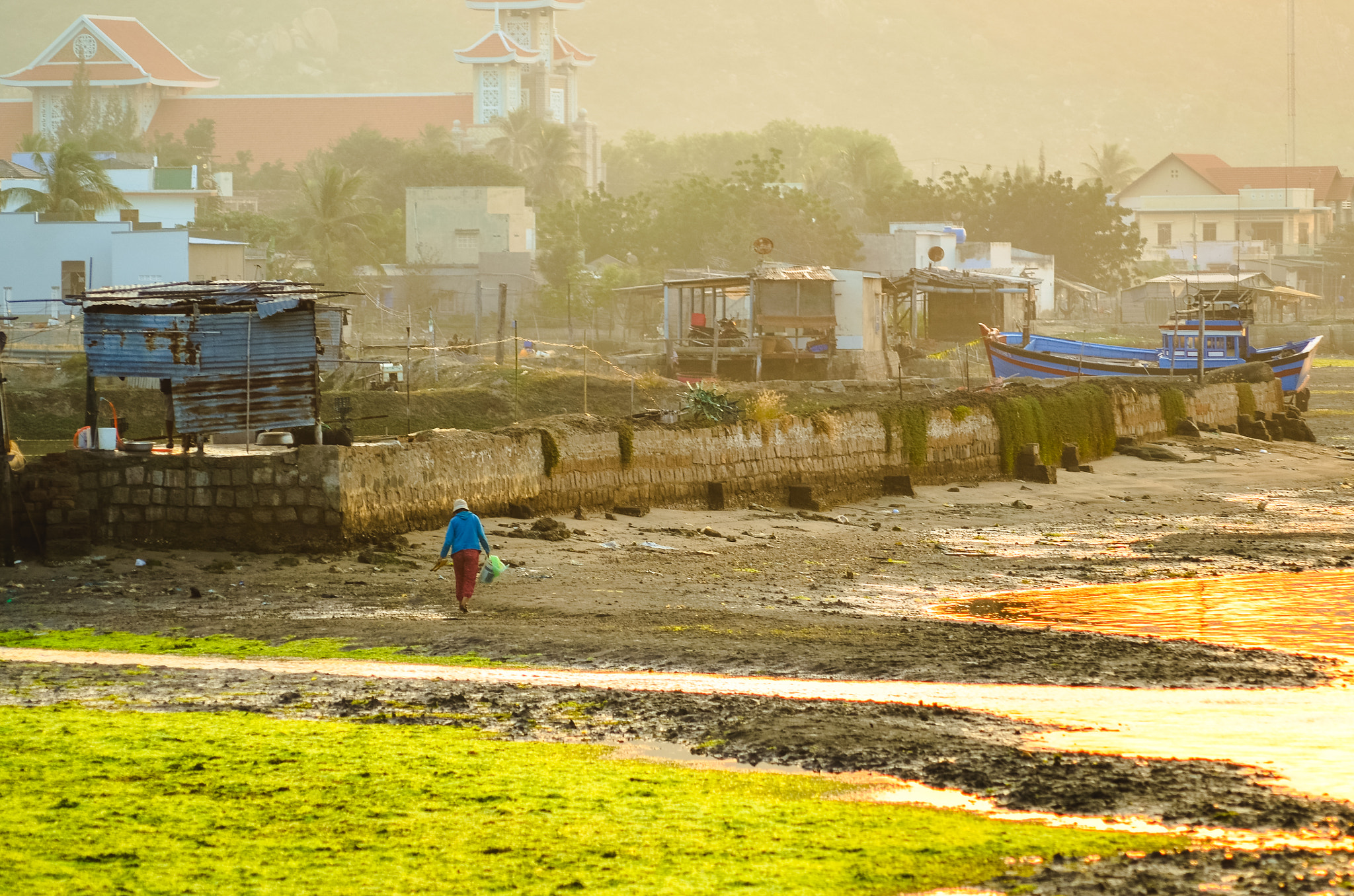 AF Nikkor 70-210mm f/4-5.6D sample photo. Mẹ về photography