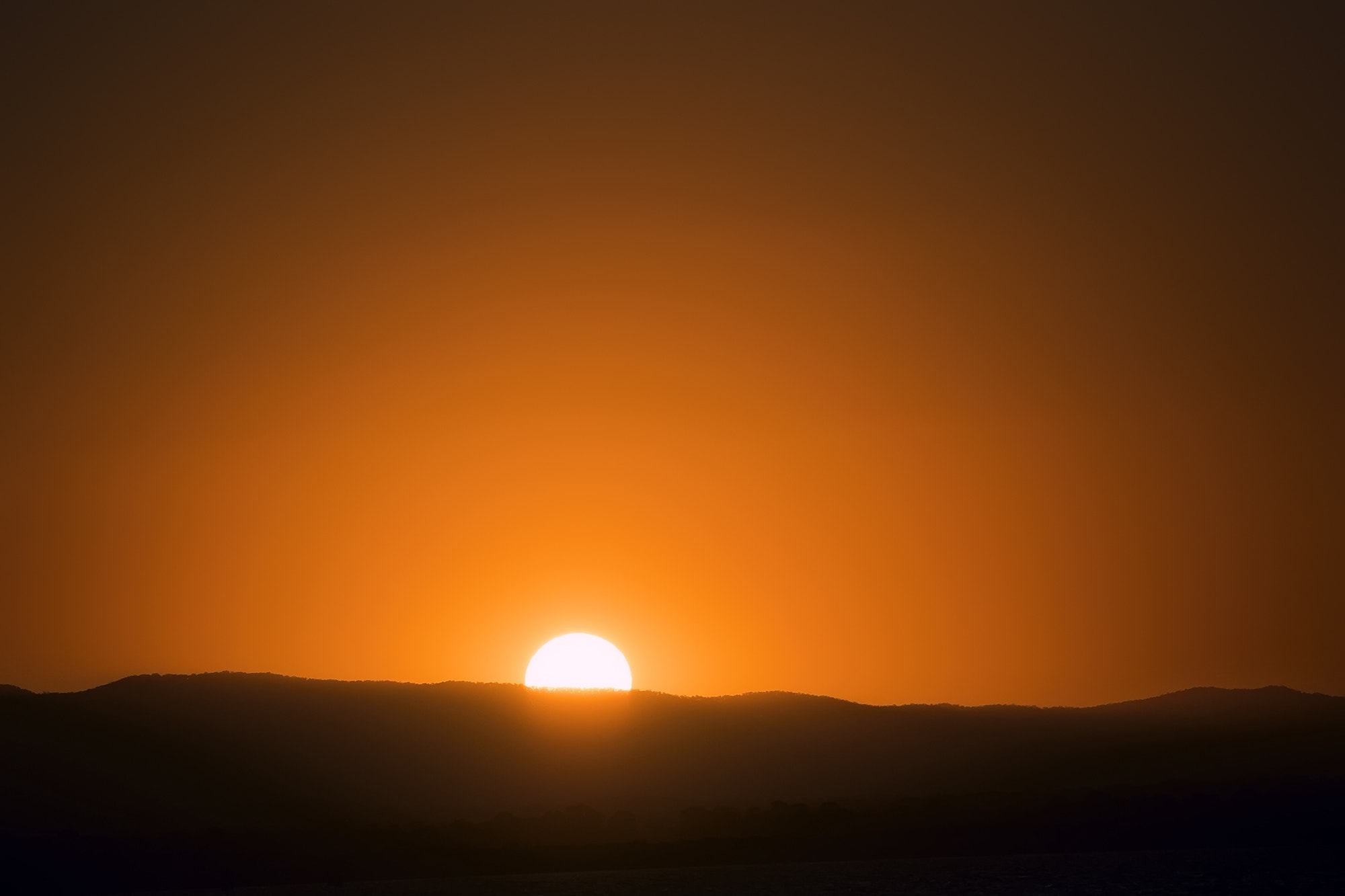 Nikon AF-S Nikkor 70-200mm F4G ED VR sample photo. Sunset in moreton island photography