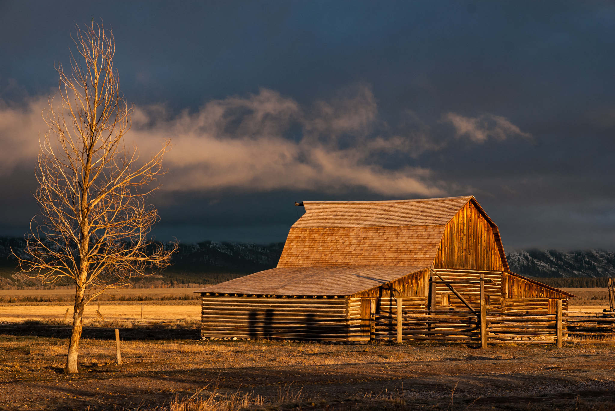Sigma 17-70mm F2.8-4 DC Macro OS HSM sample photo. Mormon row barn photography