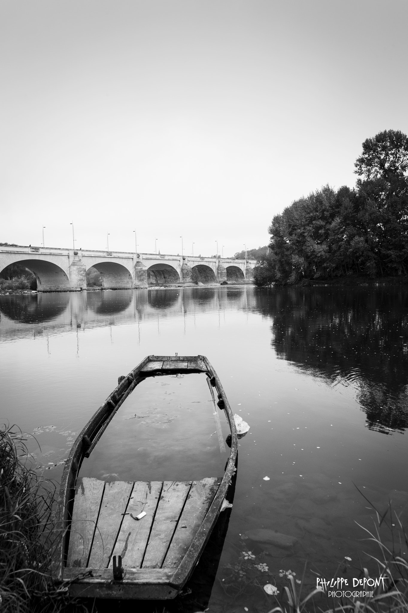Nikon D3 + Sigma 24-105mm F4 DG OS HSM Art sample photo. The lost boat photography