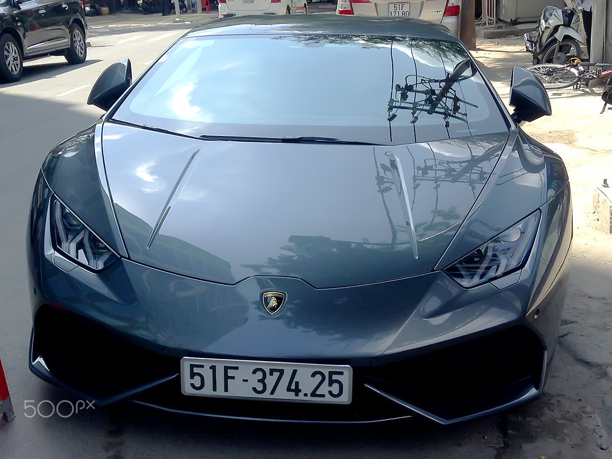 iPad mini back camera 3.3mm f/2.4 sample photo. Lamborghini photography