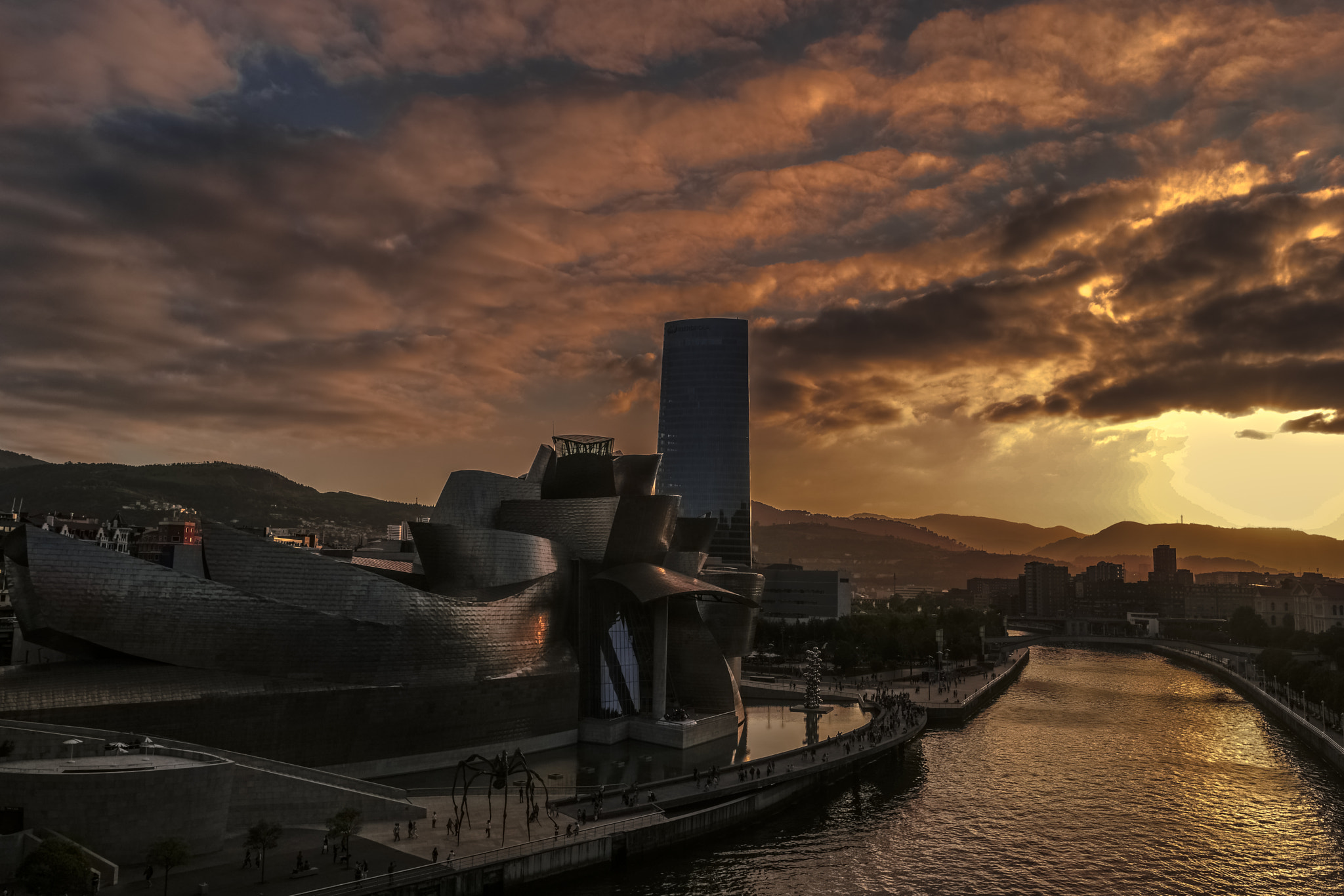 Samsung NX500 + Samsung NX 16-50mm F3.5-5.6 Power Zoom ED OIS sample photo. Sunset in bilbao photography