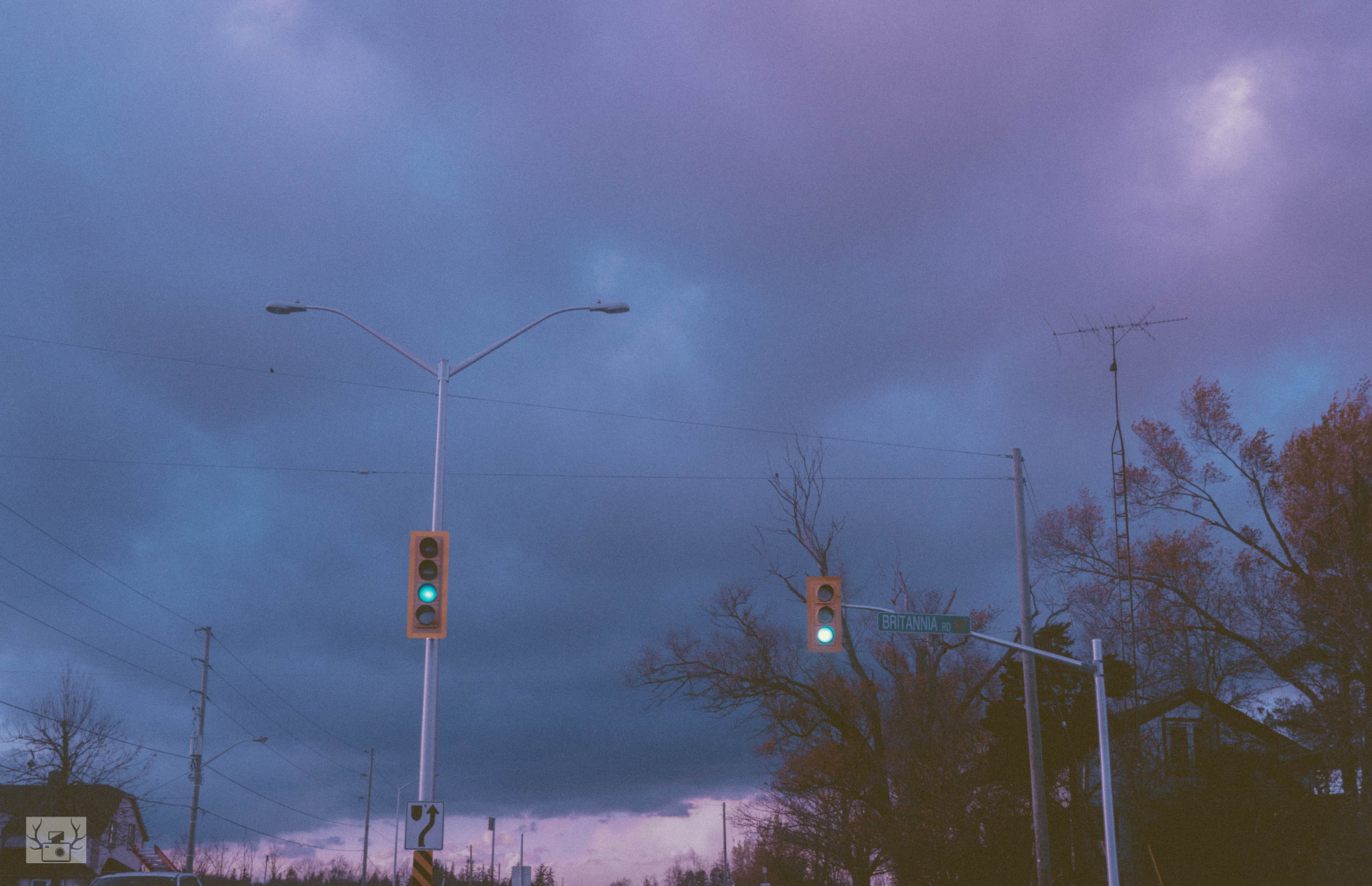 Panasonic Lumix DMC-GX7 + Panasonic Lumix G 20mm F1.7 ASPH sample photo. Stoplight gazing photography