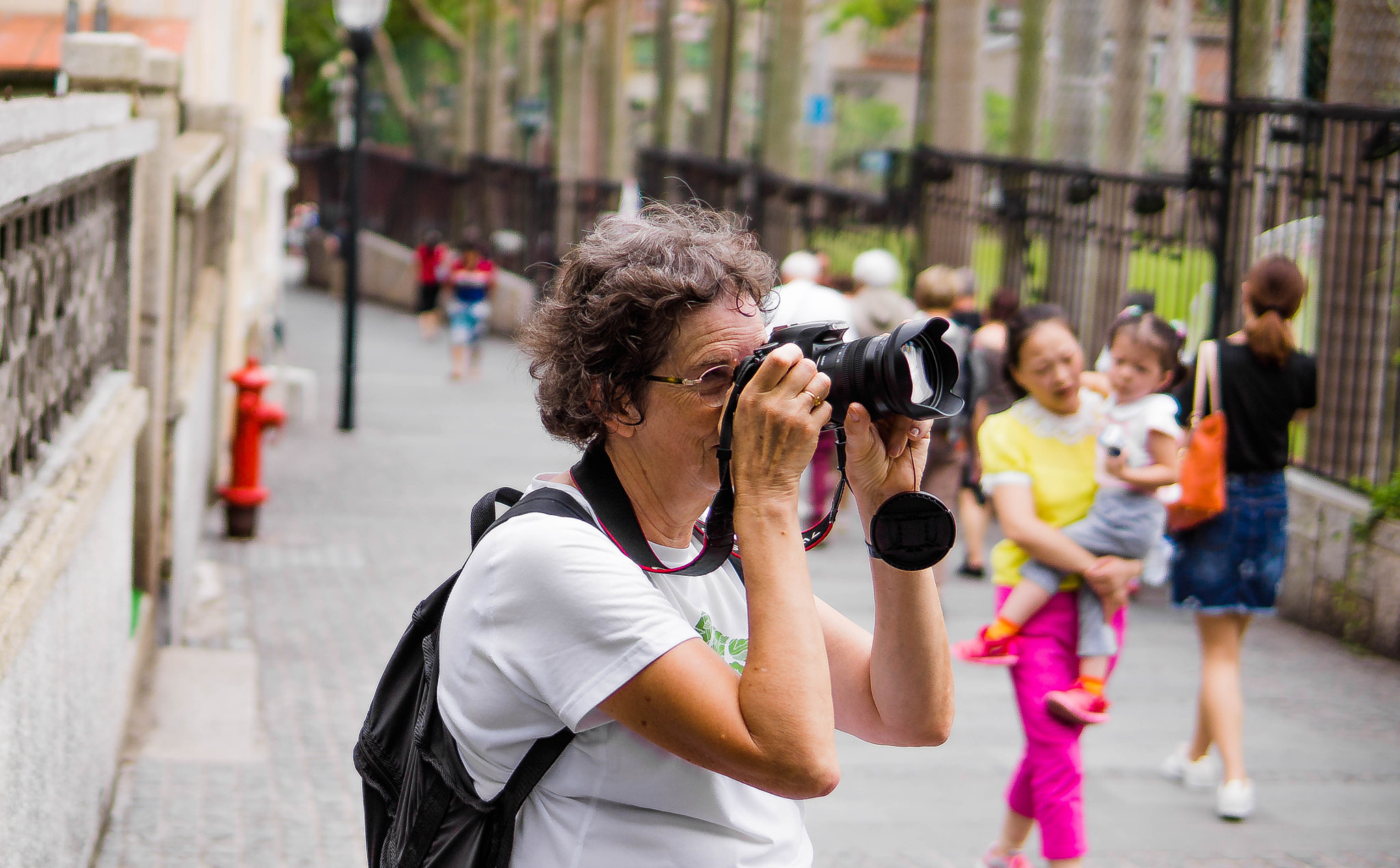 Sony Alpha NEX-7 + Sigma 30mm F1.4 DC DN | C sample photo. Come across a lady photography