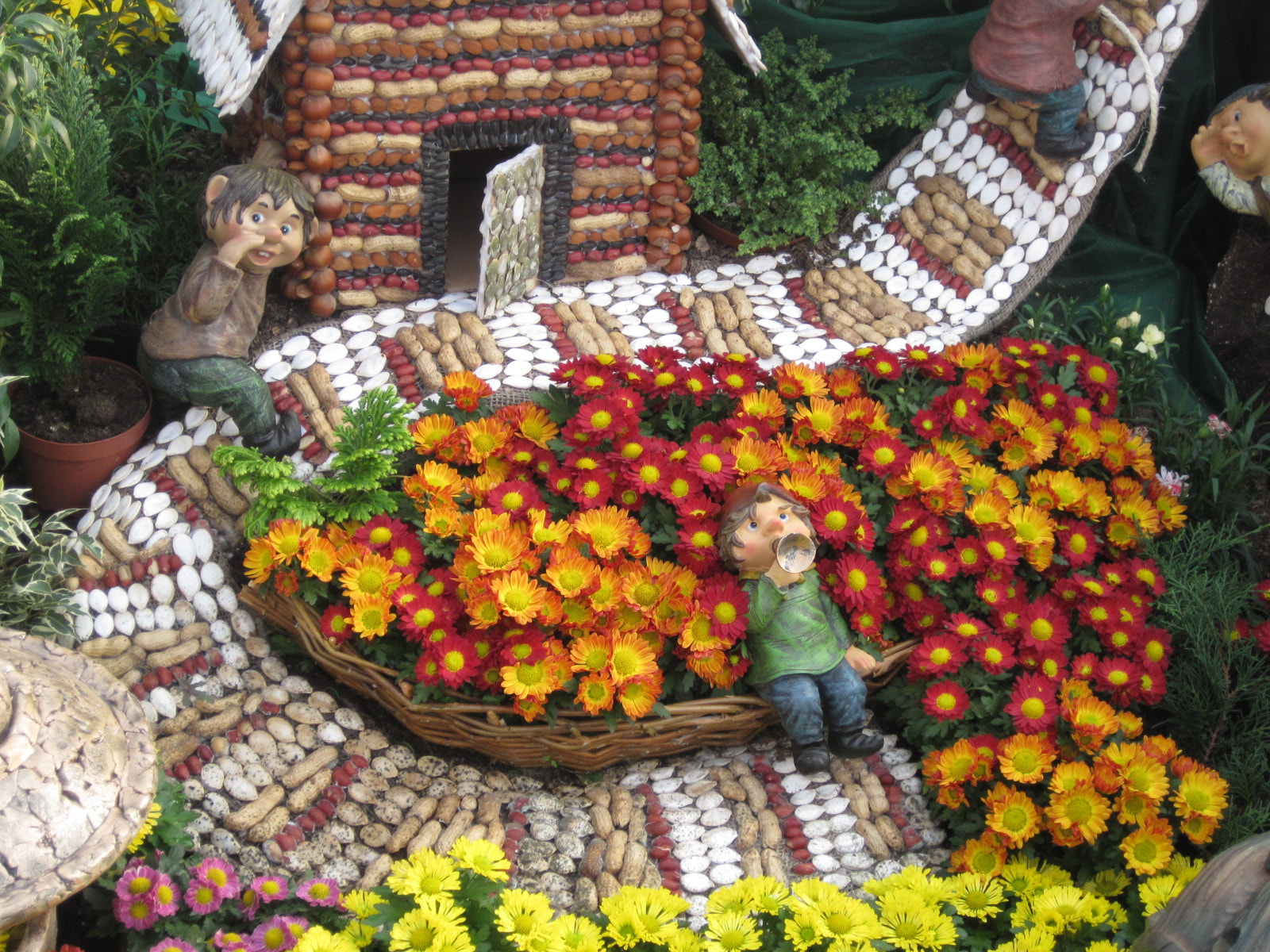 Canon PowerShot SD1200 IS (Digital IXUS 95 IS / IXY Digital 110 IS) sample photo. Fictional characters photography
