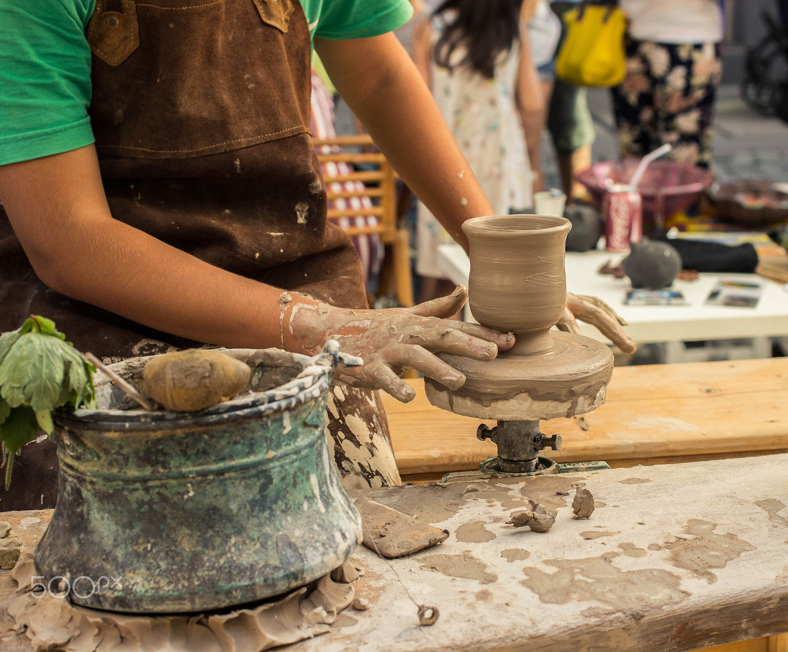 Canon EOS 600D (Rebel EOS T3i / EOS Kiss X5) + Canon EF 40mm F2.8 STM sample photo. Pottery making photography