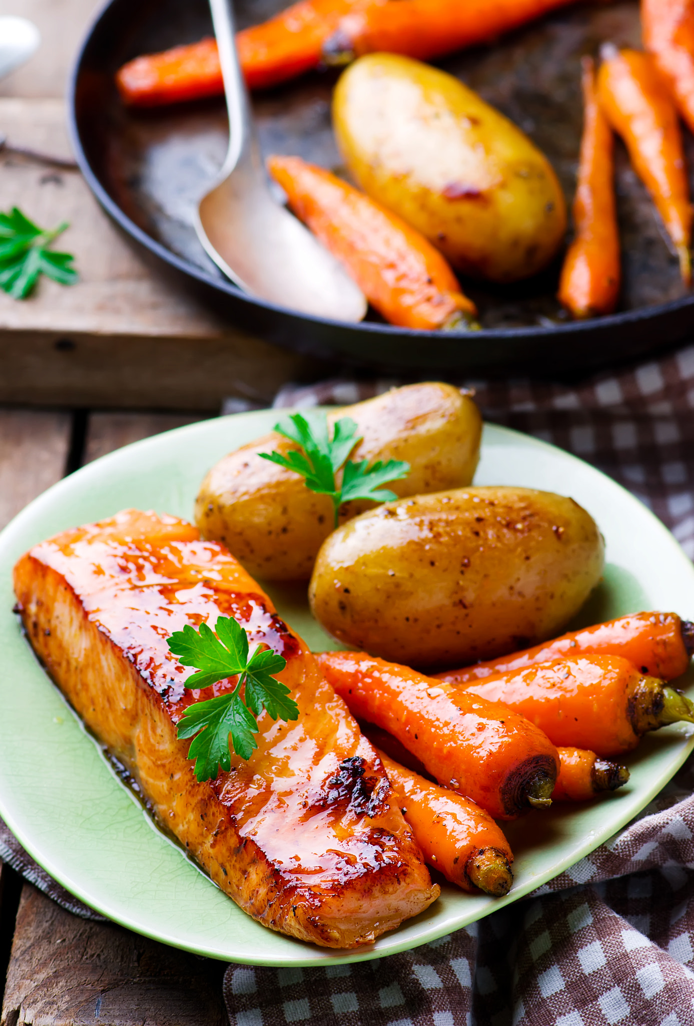 Nikon AF-S Micro-Nikkor 105mm F2.8G IF-ED VR sample photo. Brined salmon with maple syrup photography