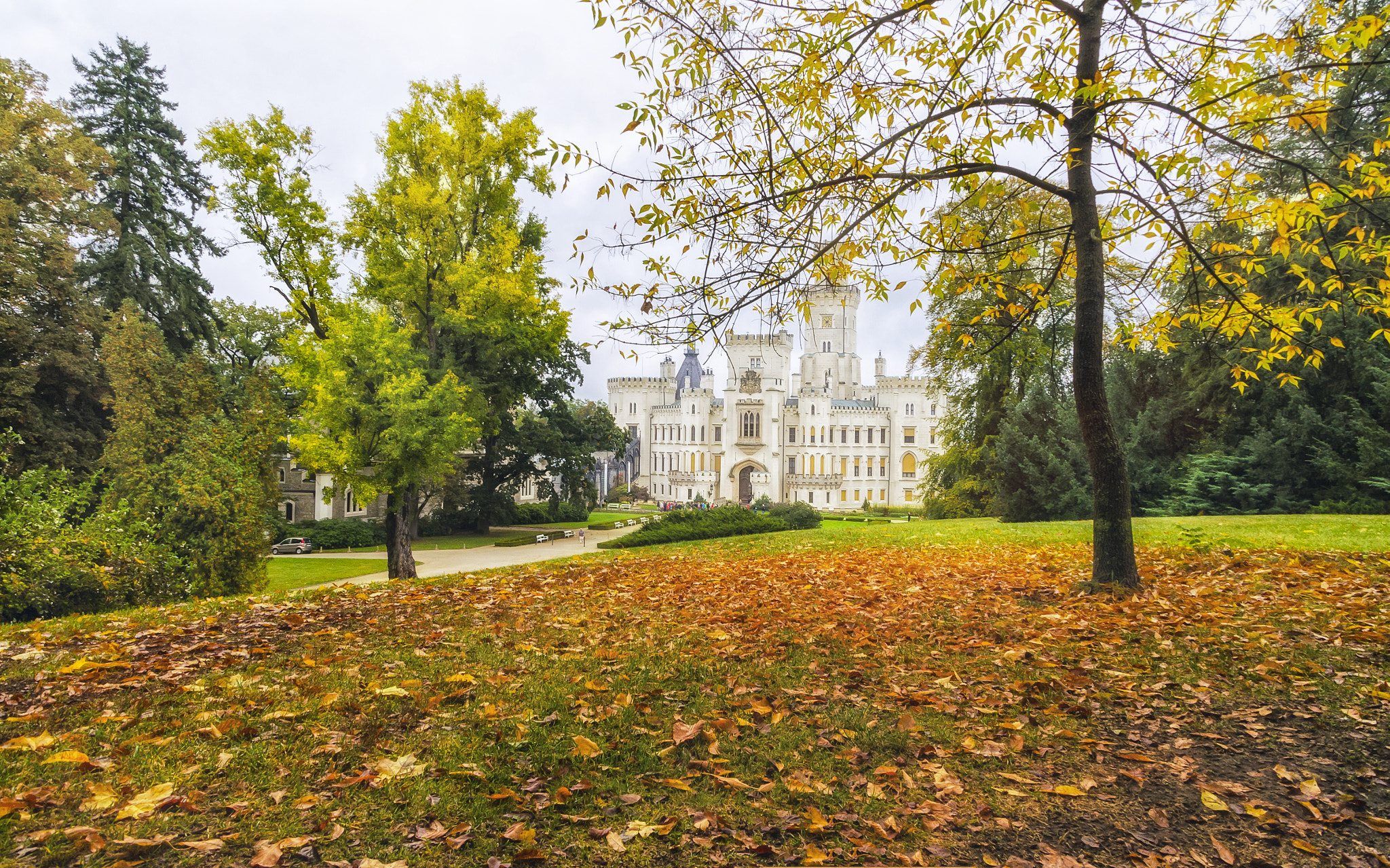 Nikon D5100 + Sigma 28-300mm F3.5-6.3 DG Macro sample photo. Hluboka nad vltavou castle, czech republic. colorful autumn time photography
