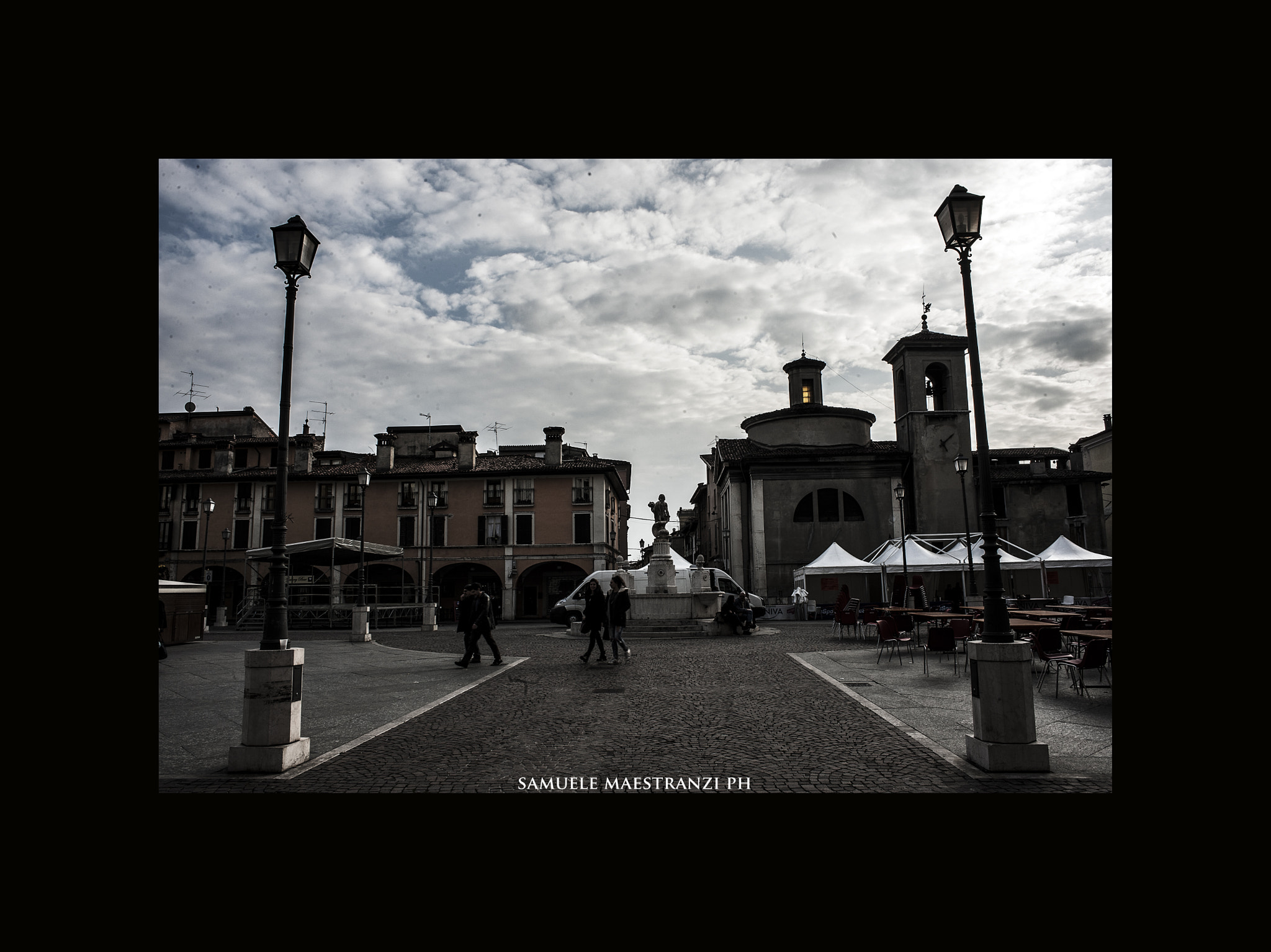 Nikon D700 + Nikon AF Nikkor 28mm F2.8D sample photo. Piazza mercato, brescia photography