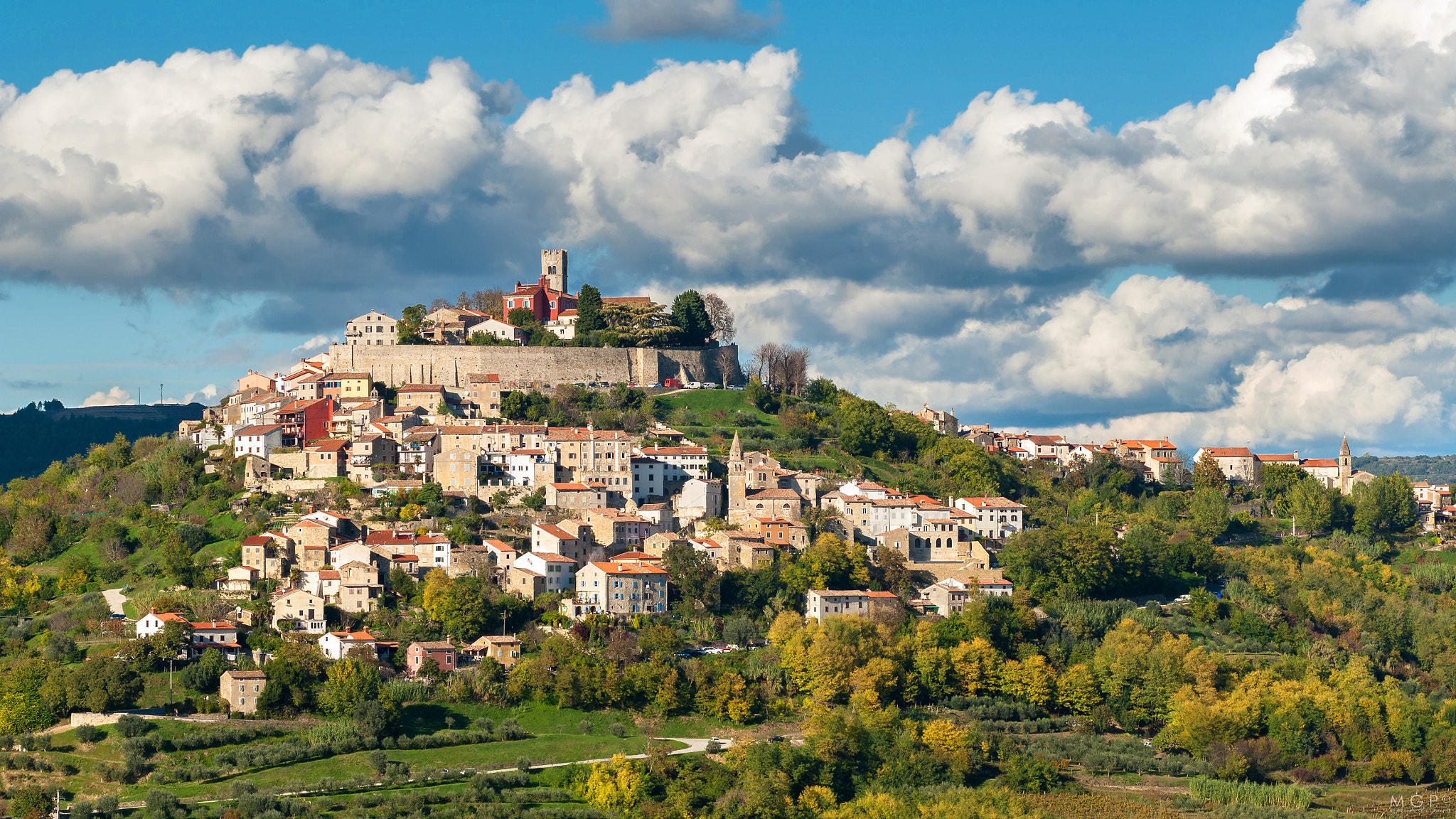 Nikon AF-Nikkor 80-200mm F2.8D ED sample photo. Motovun, croatia photography
