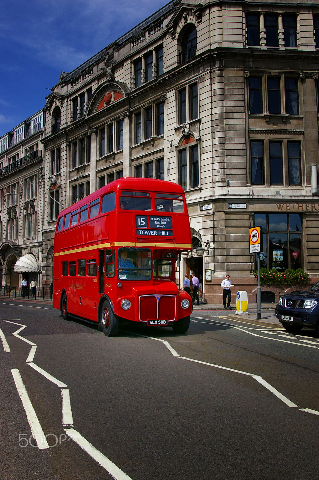 Pentax *ist DL sample photo. London bus photography