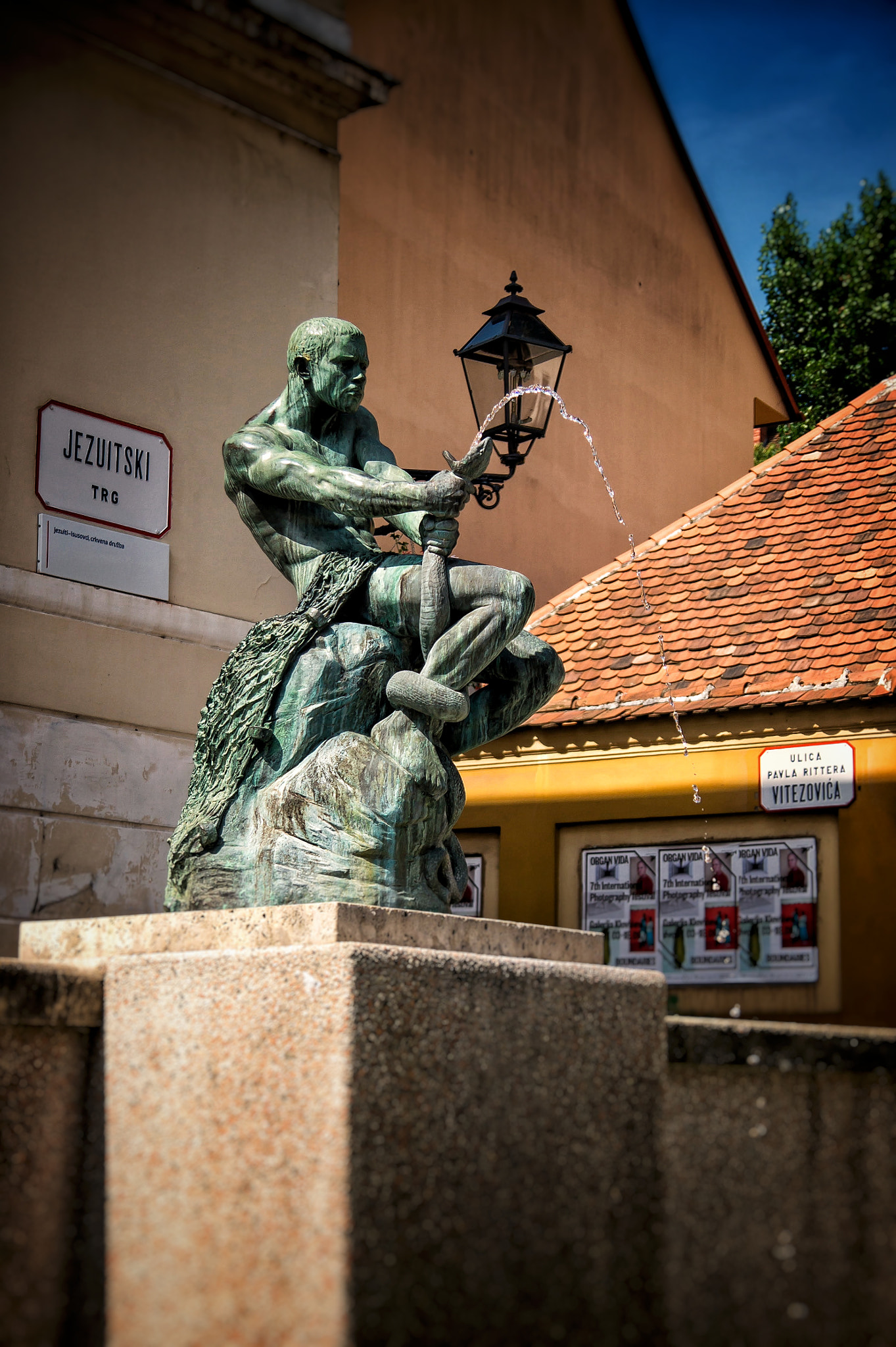 Sony SLT-A58 + Tamron SP 24-70mm F2.8 Di VC USD sample photo. Fisherman sculpture (battle)  photography