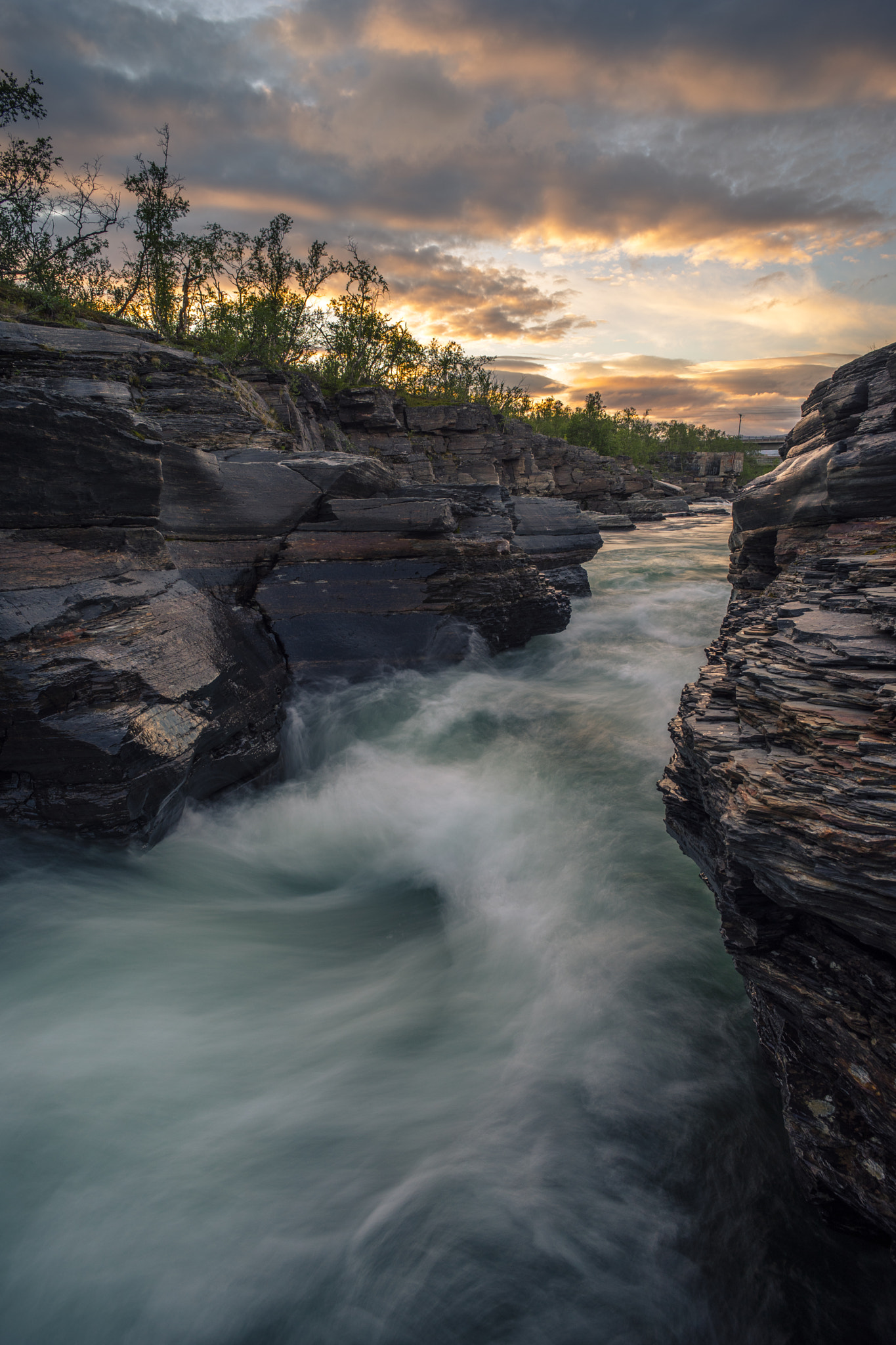 Sony a7 + Sony 20mm F2.8 sample photo. Abisko photography