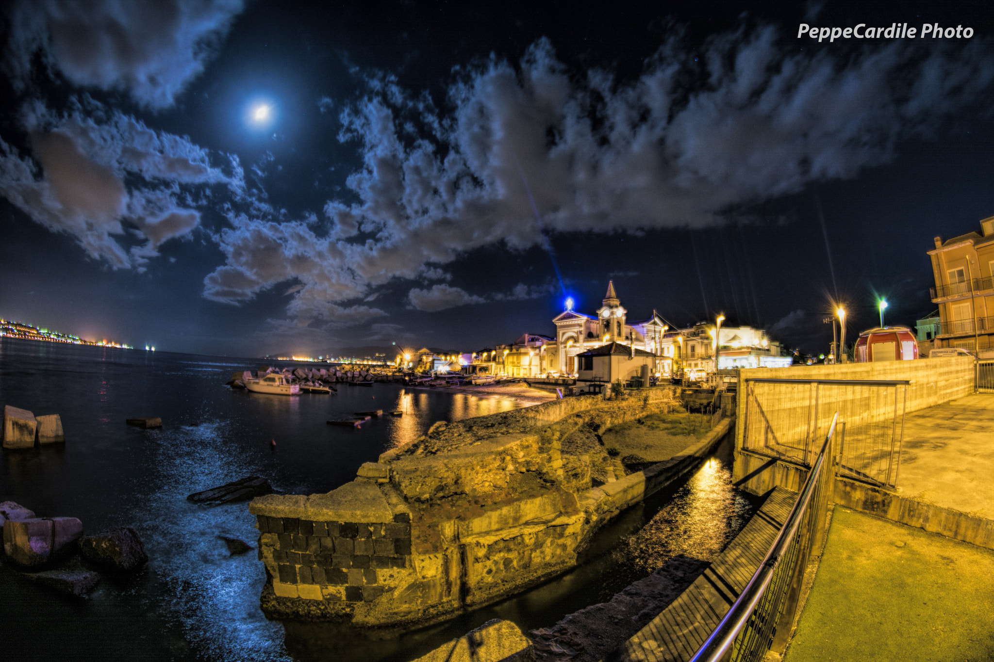 Samyang 8mm F3.5 Aspherical IF MC Fisheye sample photo. Messina  live photography