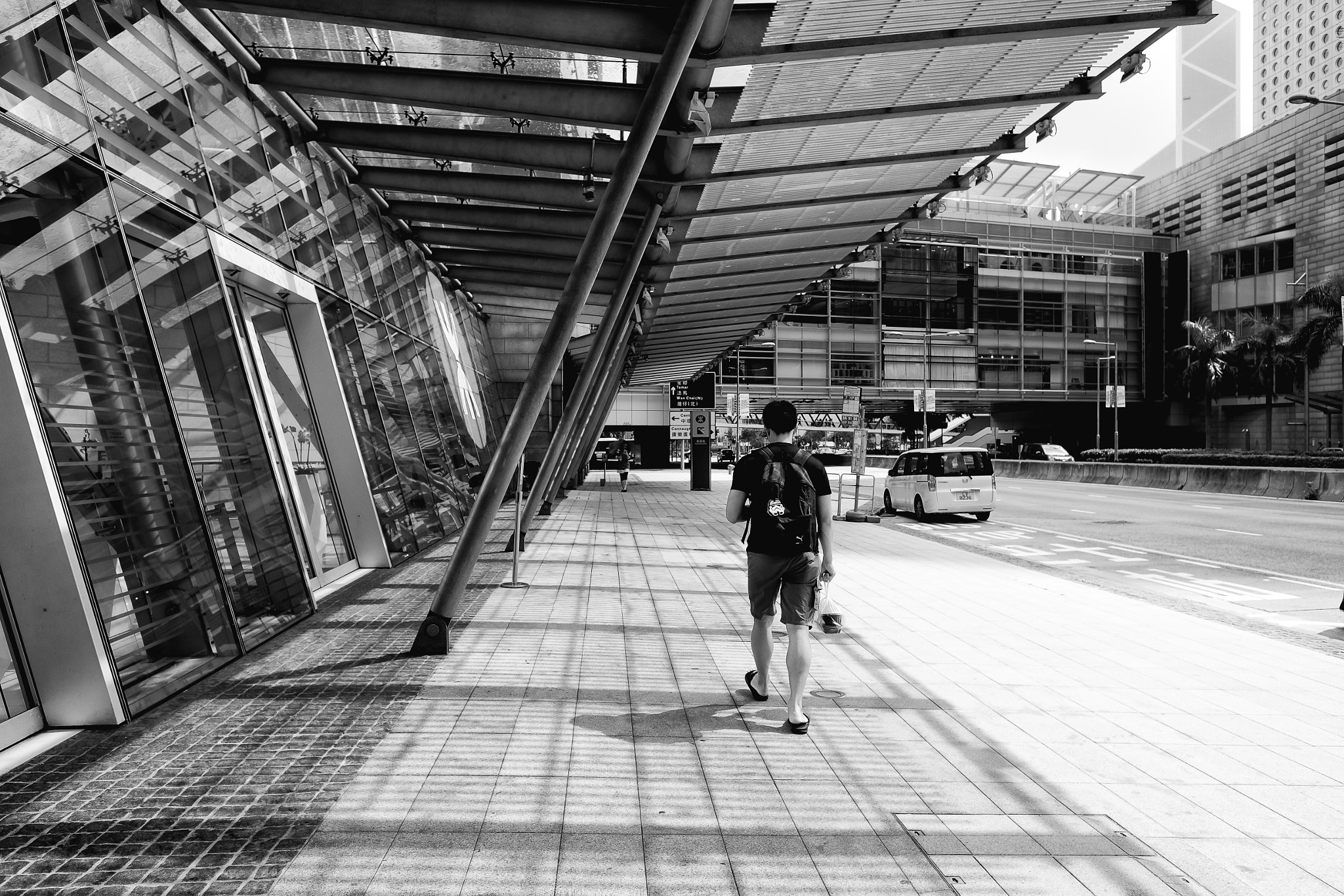 Fujifilm X-T10 + Fujifilm XF 16mm F1.4 R WR sample photo. Walking man photography