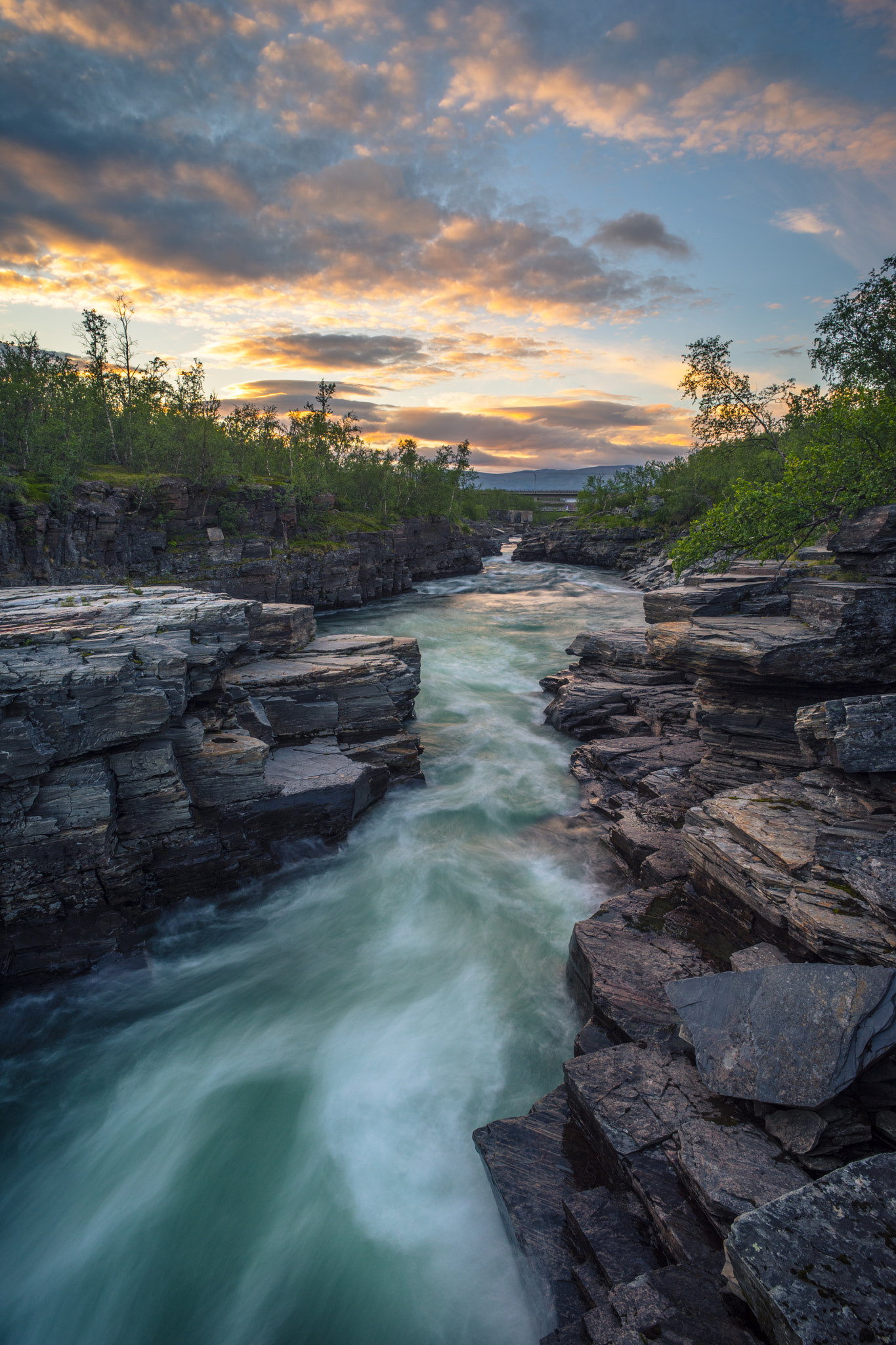 Sony a7 + Sony 20mm F2.8 sample photo. Abisko photography