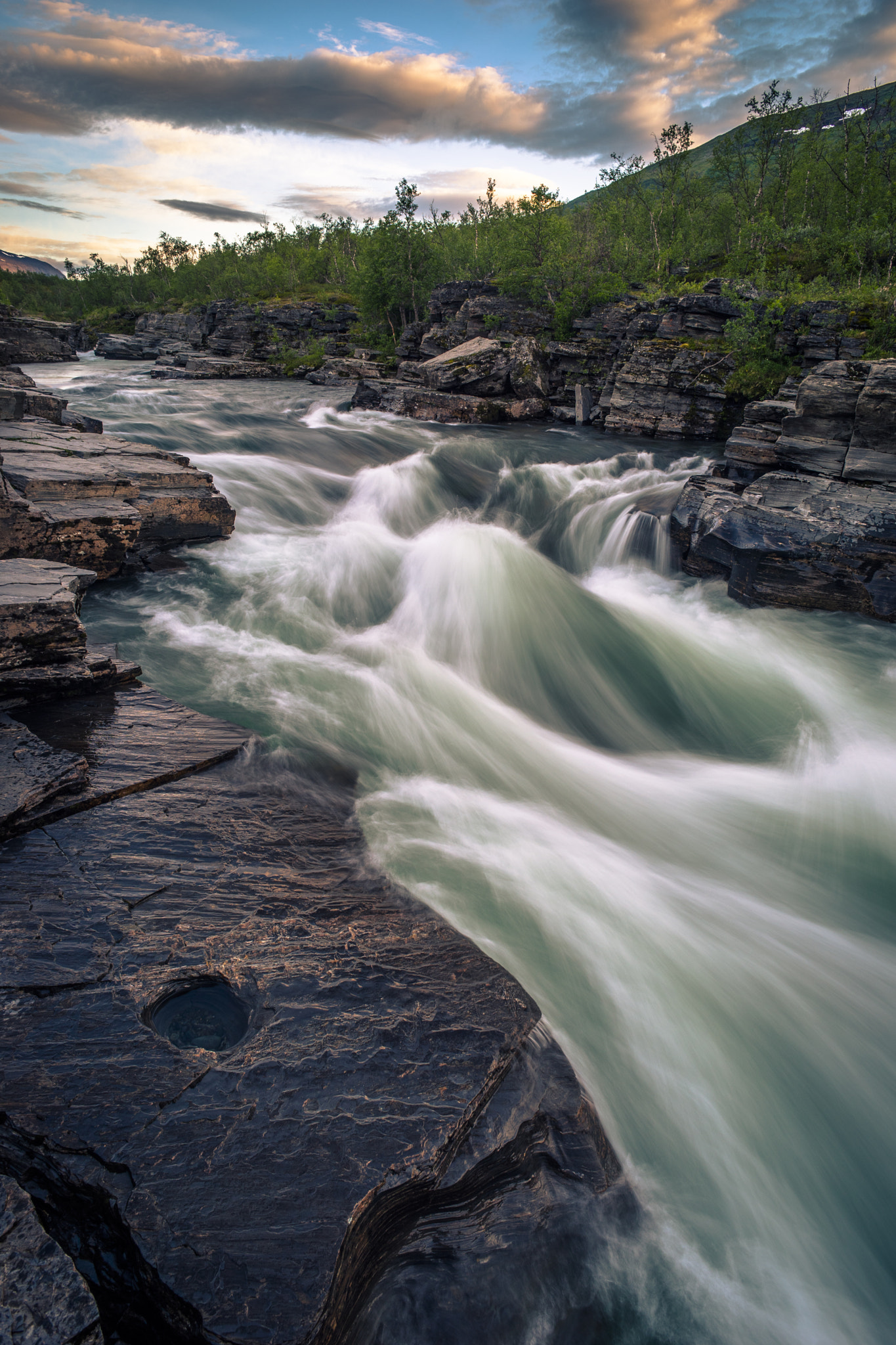 Sony a7 + Sony 20mm F2.8 sample photo. Abisko photography