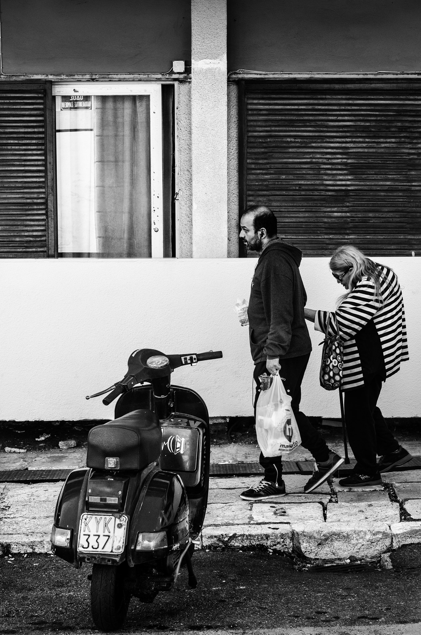 Nikon D7000 + AF Nikkor 50mm f/1.8 sample photo. στο δρομο photography